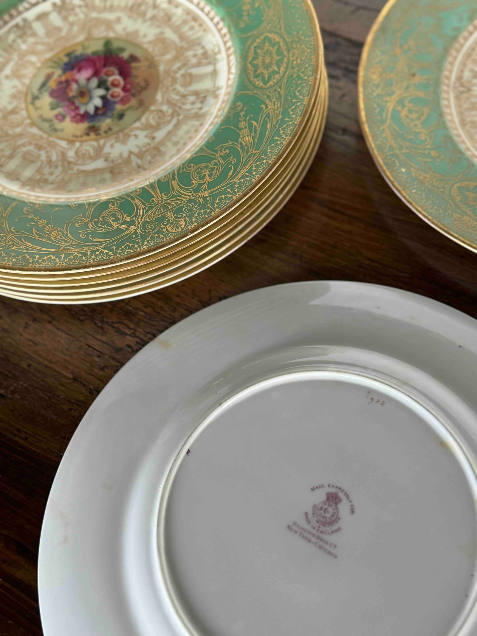 Set of Ten Royal Worchester Green and Gilt Porcelain Dinner Plates by Ridgway, Sparks, & Ridgway - 3