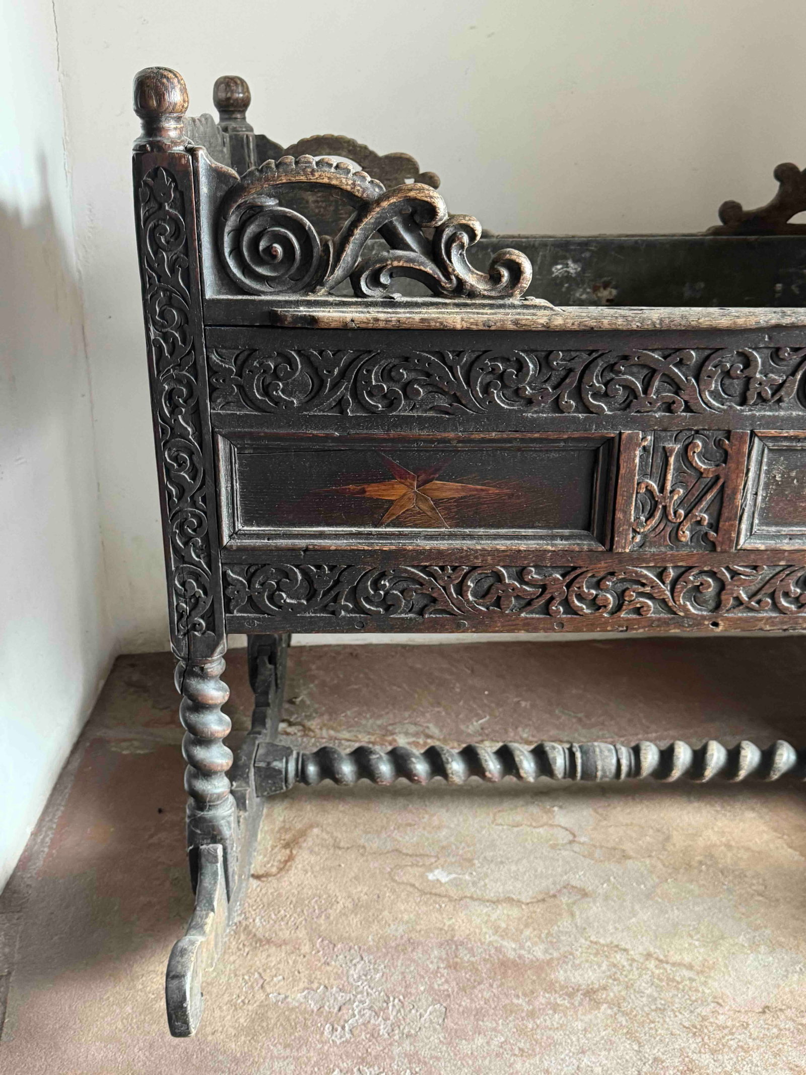 Carved Continental Baroque Style Cradle, Likely 17th or 18th Century - 2