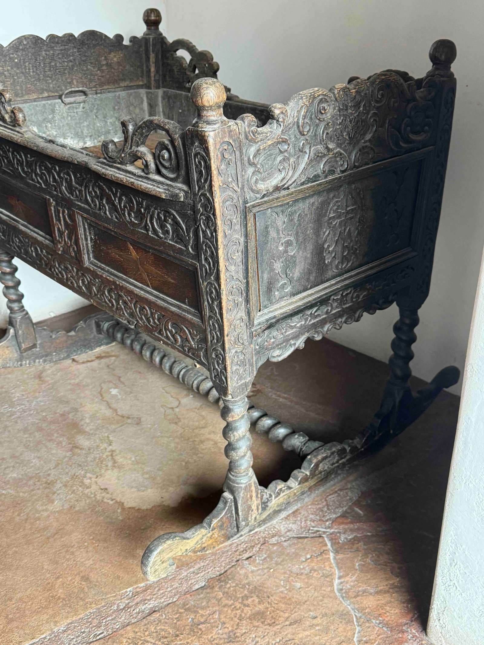 Carved Continental Baroque Style Cradle, Likely 17th or 18th Century - 3
