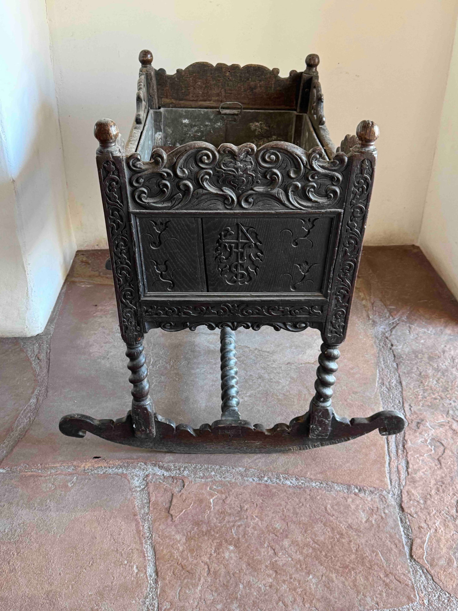 Carved Continental Baroque Style Cradle, Likely 17th or 18th Century - 4