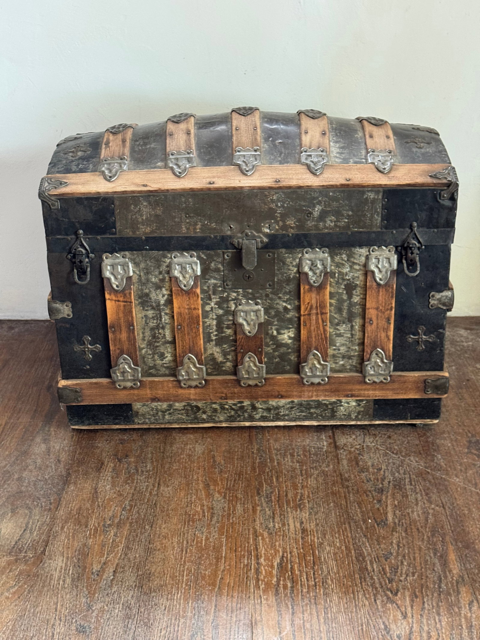 Early 20th c Antique Domed Top Trunk - 2