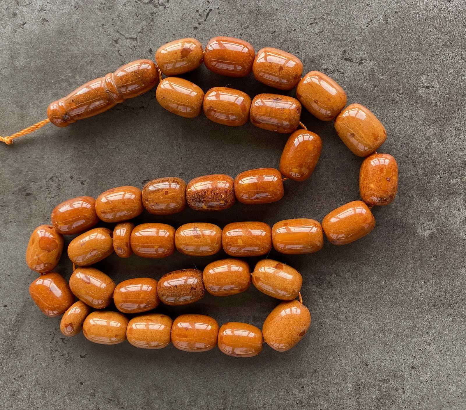 Antique Amber Tesbih made from Barrel shaped Amber beads: Title:Antique Amber Tesbih made from Barrel shaped Amber beads Metal:None Gemstone:Amber Weight:115.3 g Size:Bead size: 21.0 x 15.0 mm Bead size: 0.827 x 0.591 inches Made of:(Reconstituted Amber or W