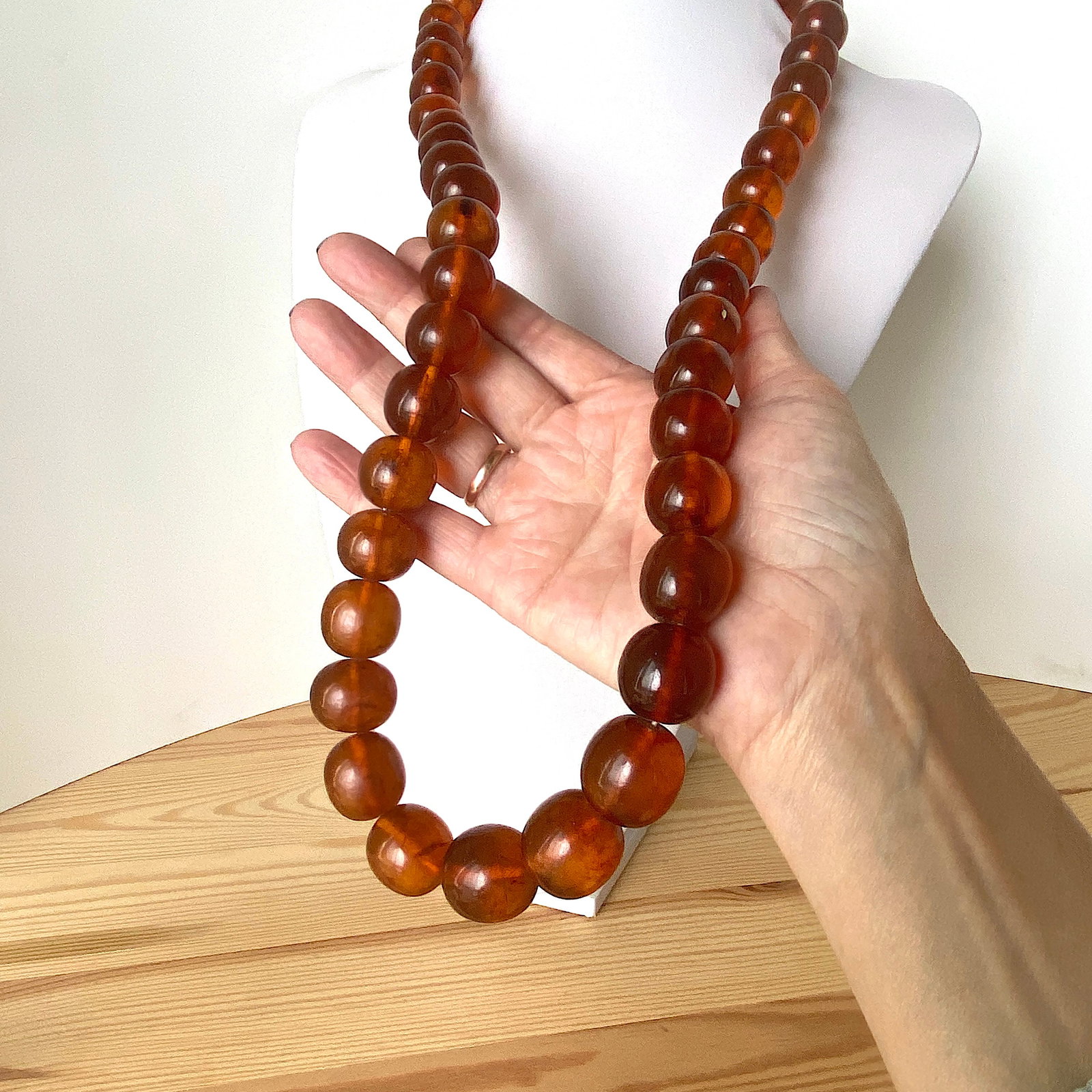 Amazing Unique Vintage Amber Necklace made from Round Amber beads: Title:Amazing Unique Vintage Amber Necklace made from Round Amber beads Metal:None Gemstone:Amber Weight:167.9 g Size:Bead size: From 15 to 21 mm Bead size: 0.591 to 0.827 inches Made of:(Reconstitute