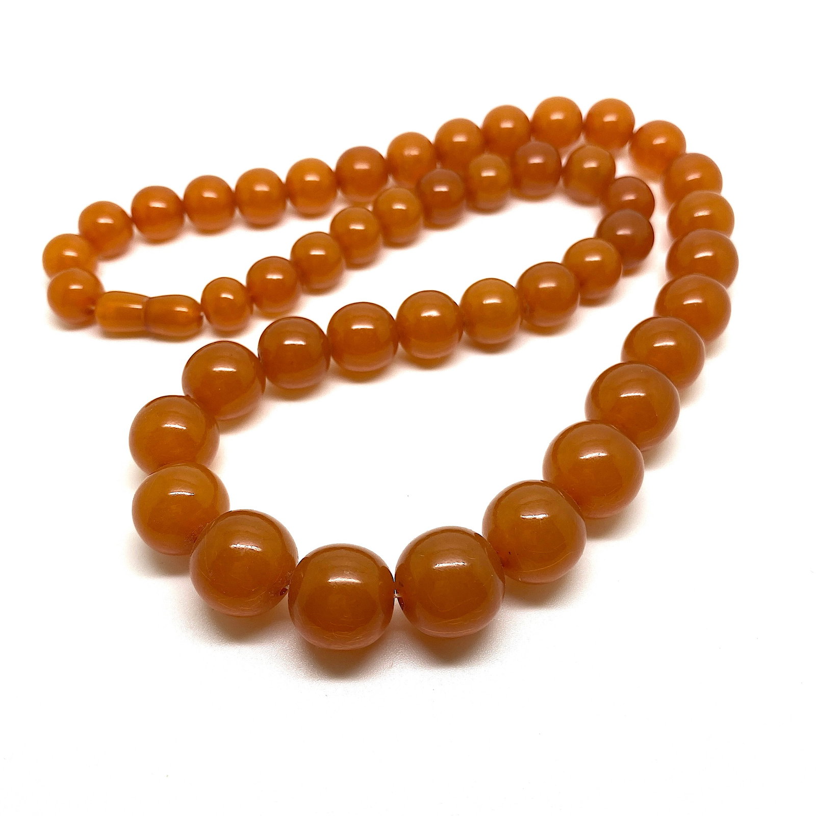 Alluring Unique Vintage Amber Necklace made from Round Amber beads - 3