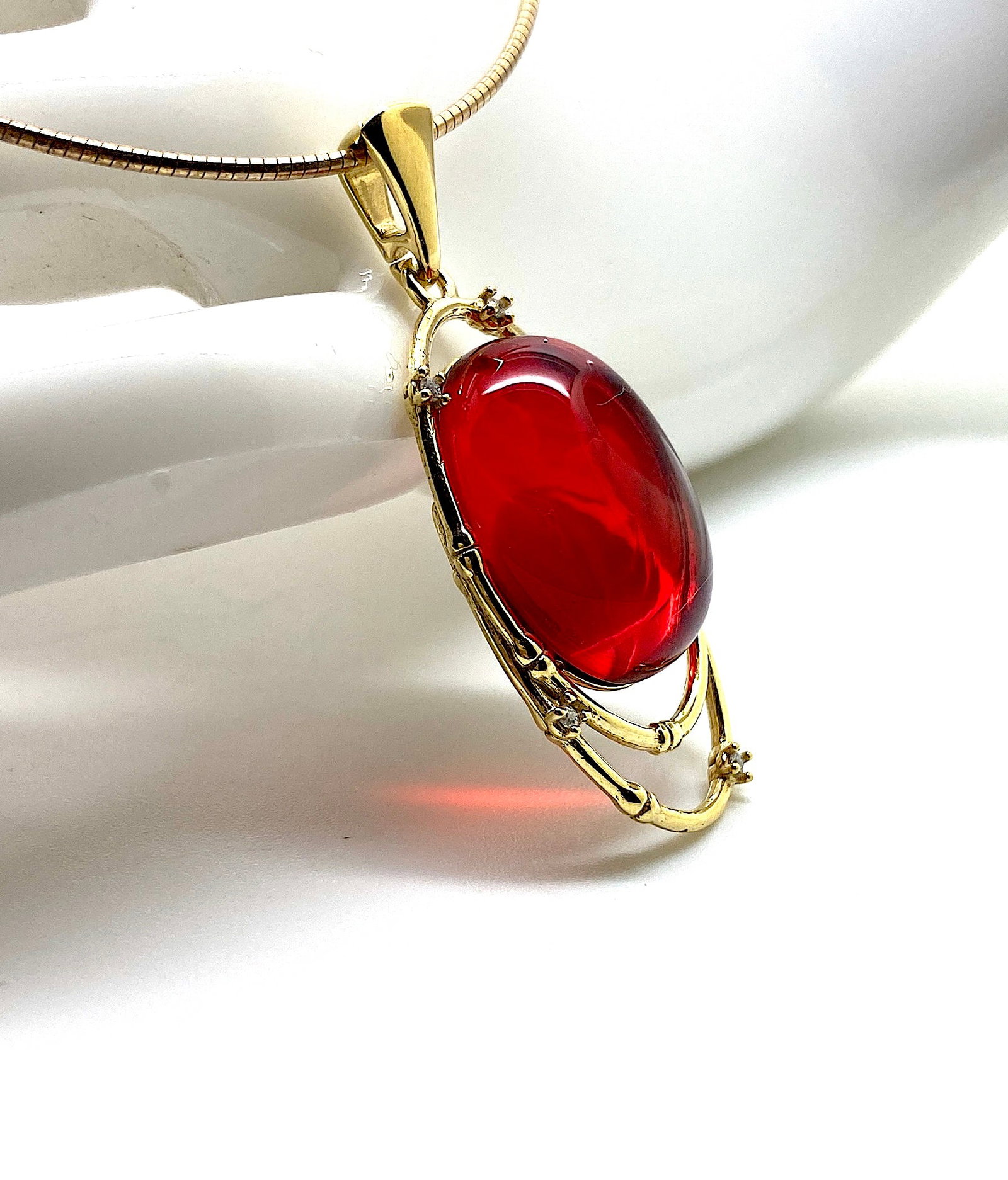 Remarkable Amber Pendant, shaped like an Ornament - 2