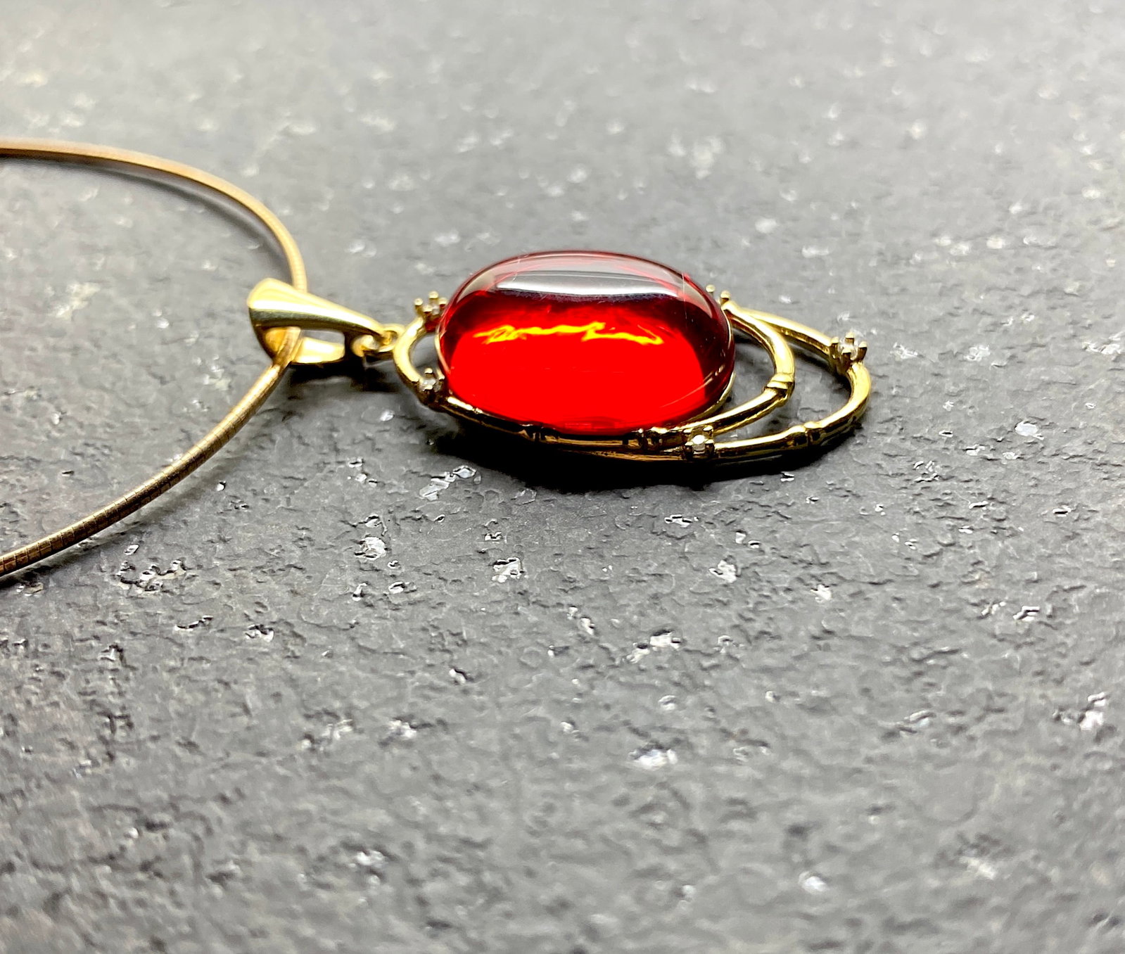 Remarkable Amber Pendant, shaped like an Ornament - 3