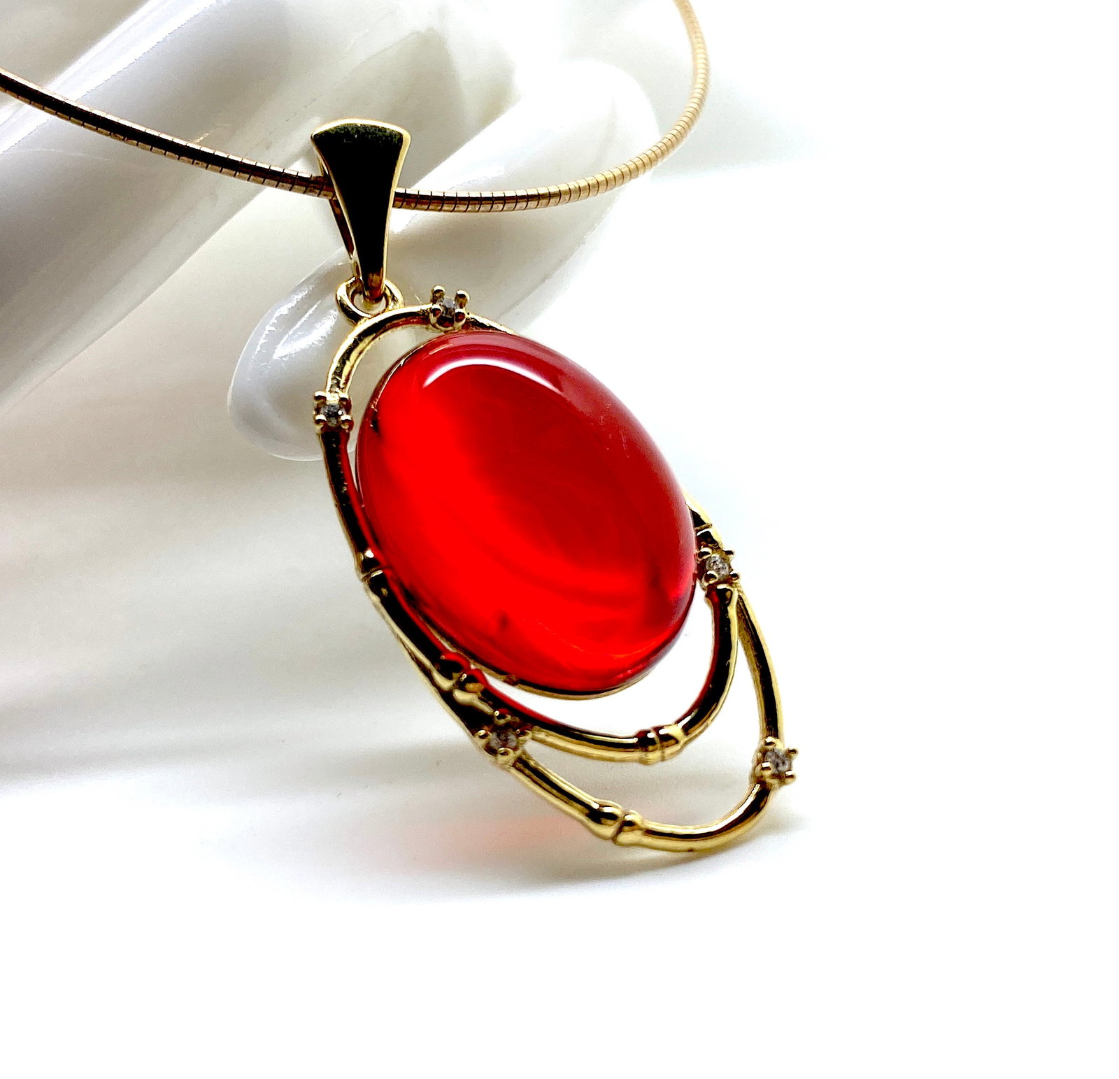 Remarkable Amber Pendant, shaped like an Ornament - 7