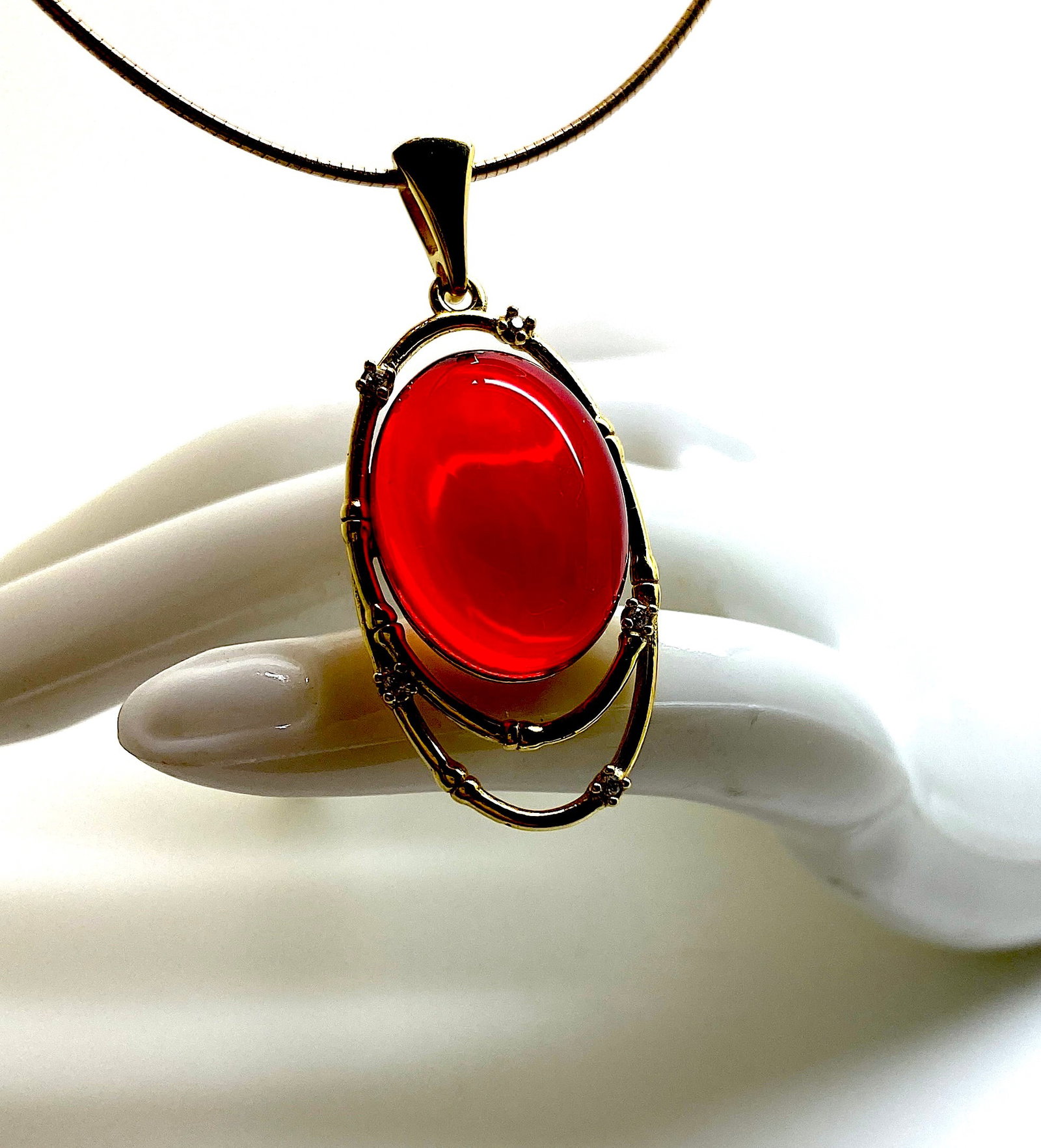 Remarkable Amber Pendant, shaped like an Ornament - 8