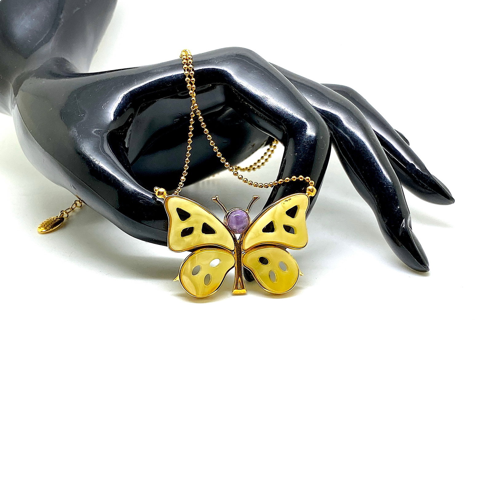 Extraordinary Amber Pendant with chain, shaped like a butterfly - 2
