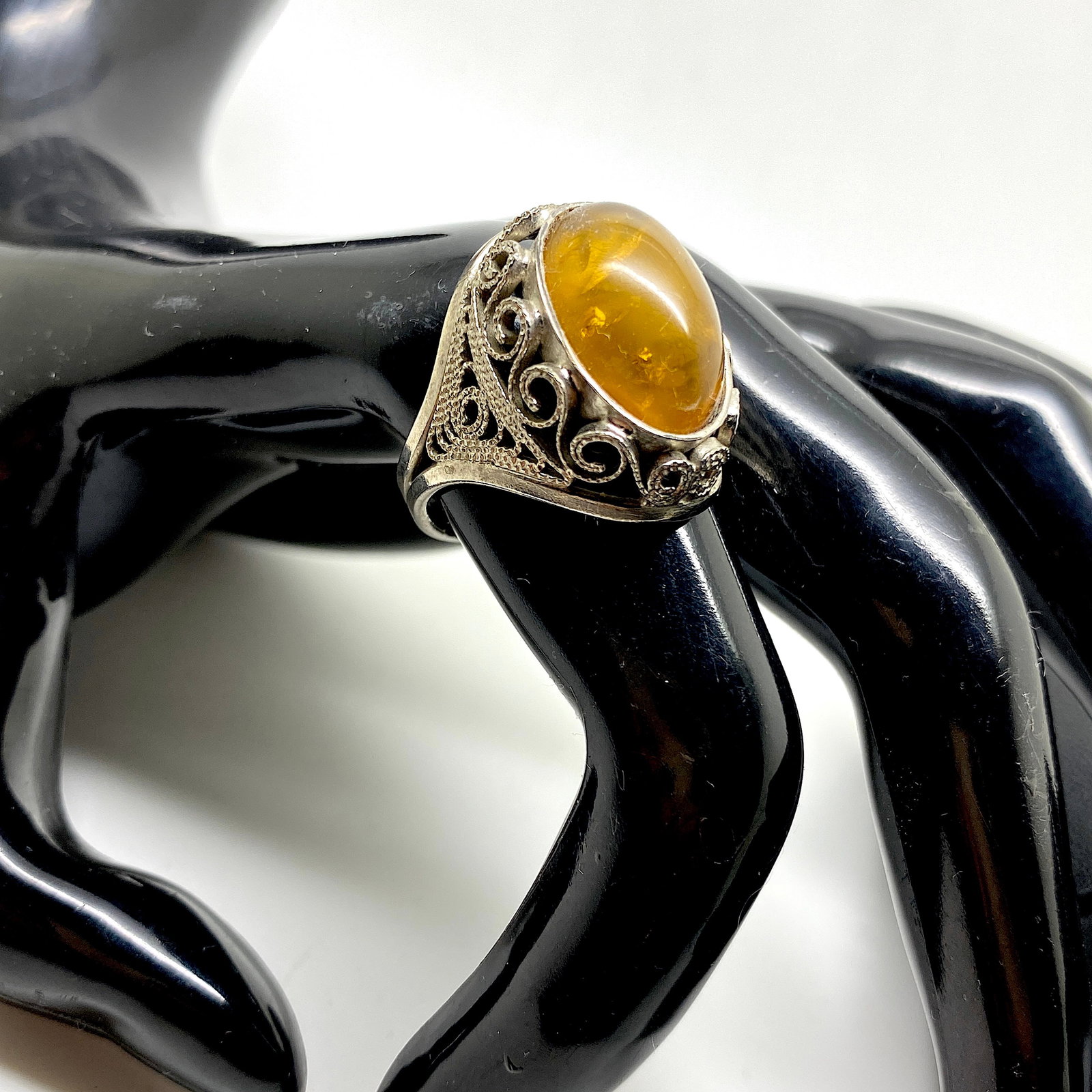 Marvellous Vintage Amber Ring - 4