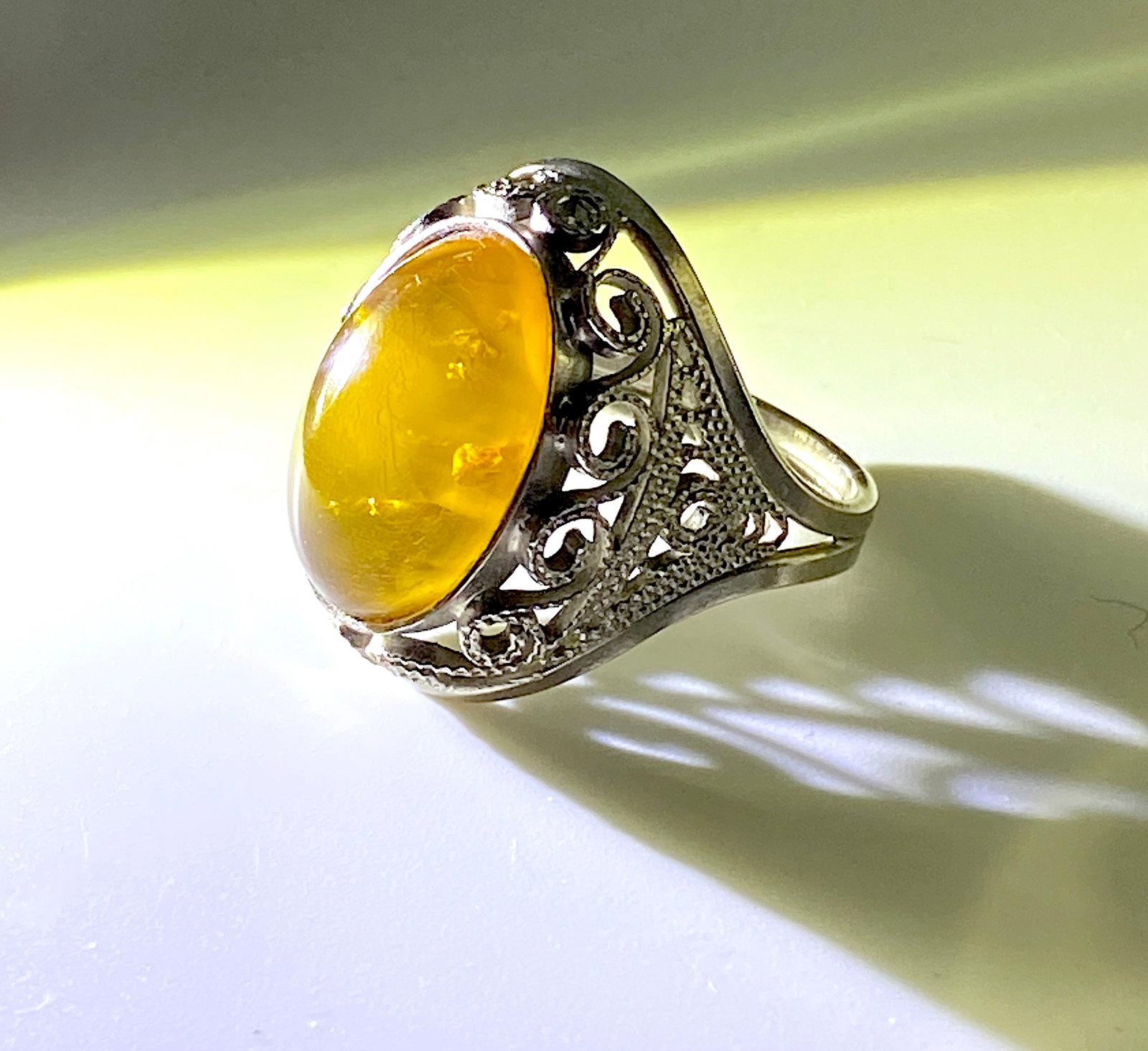 Marvellous Vintage Amber Ring - 6