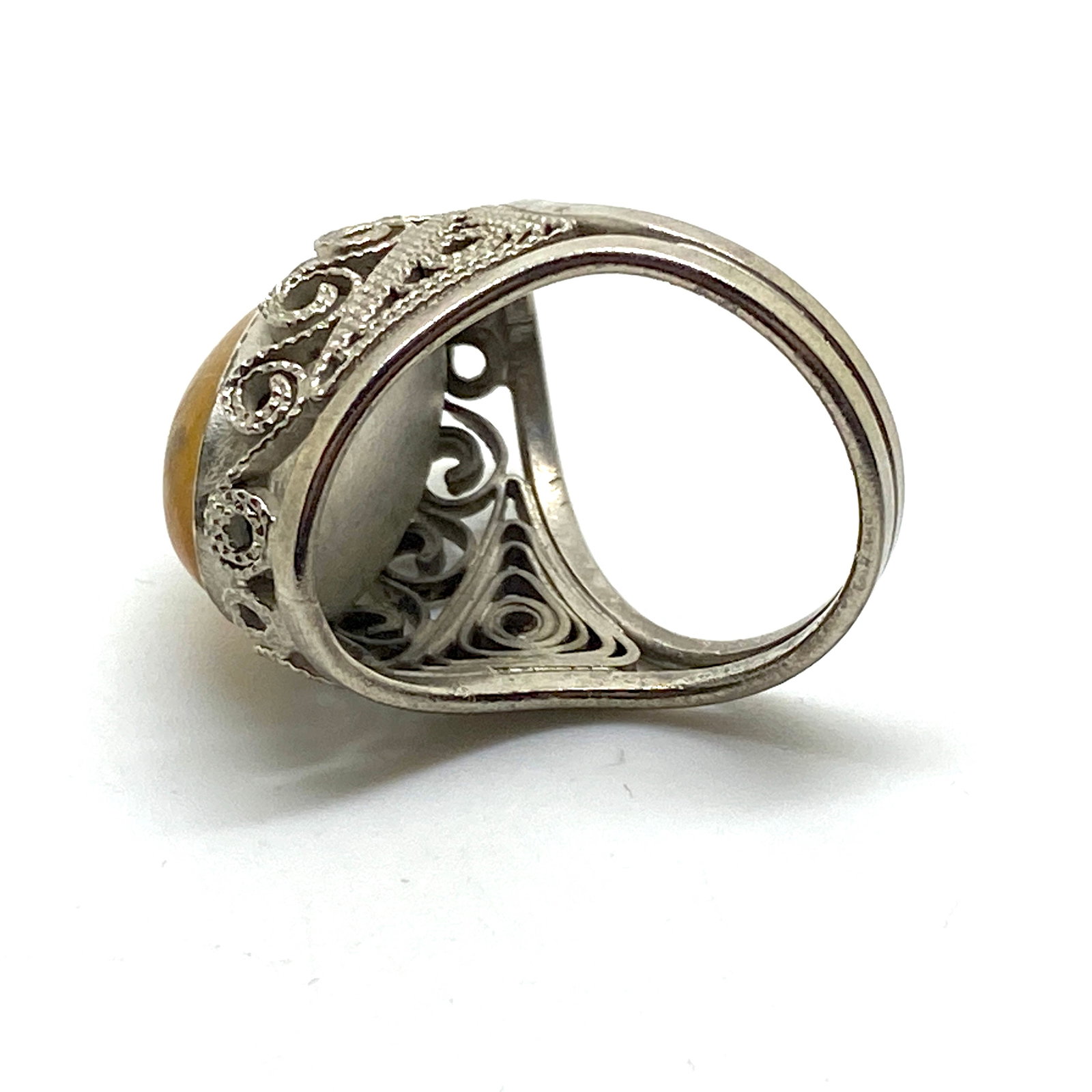 Marvellous Vintage Amber Ring - 8