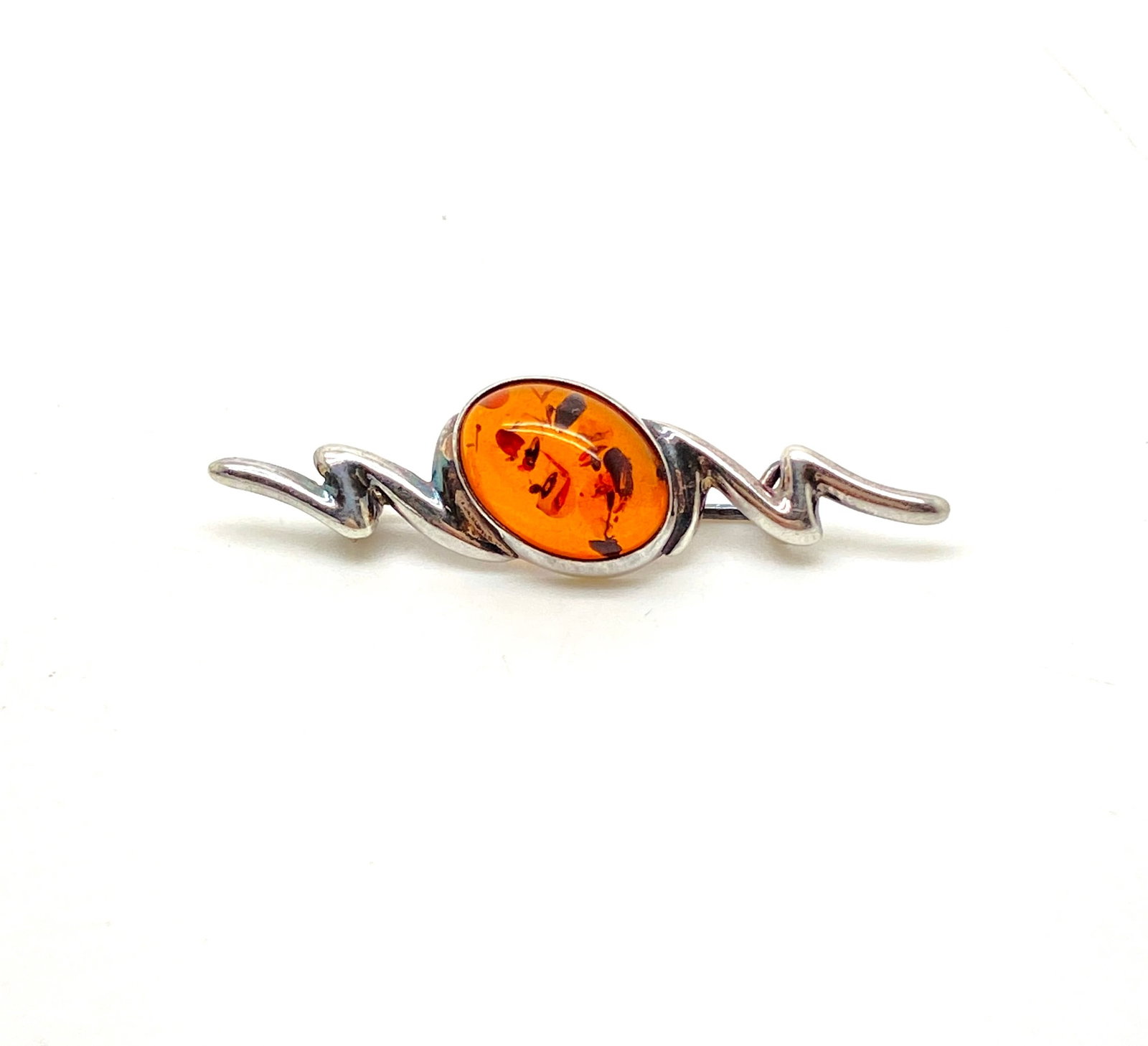 Magnificent Vintage Amber Brooch: Title:Magnificent Vintage Amber Brooch Metal:Metal Gemstone:Amber Weight:3.4 g Size:Size: 48.0 x 6.0 x 12.0 mm Size: 1.89 x 0.236 x 0.472 inches Made of:(Reconstituted Amber or Whole Stone):Whole