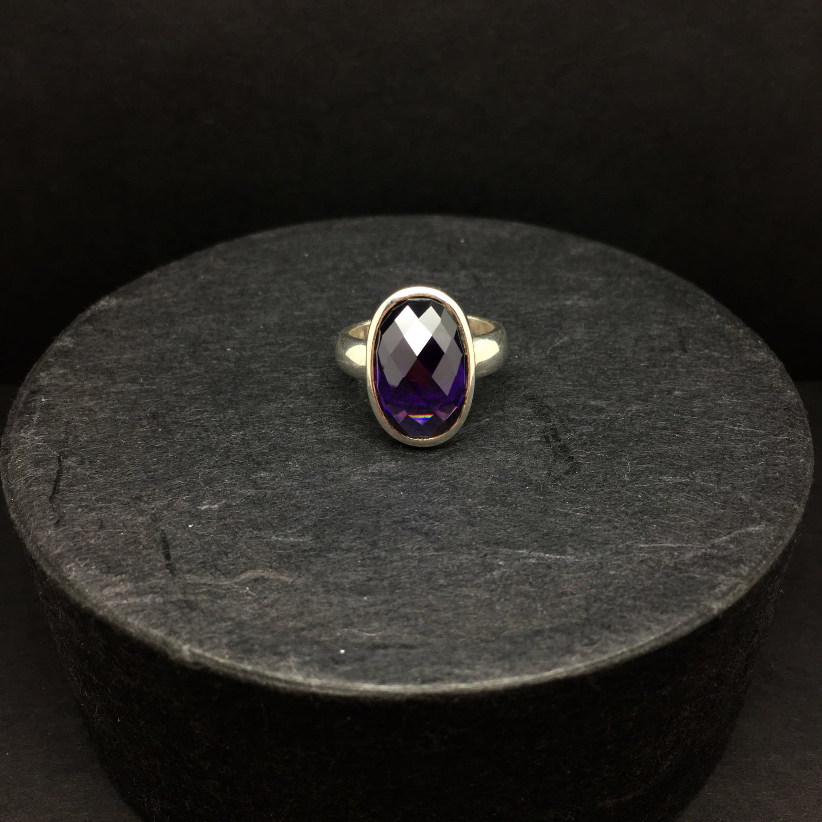 Old Amethyst and 925/1000 silver ring 8.2 gr: Title:Old Amethyst and 925/1000 silver ring 8.2 gr Metal:Sterling Silver Gemstone:Amber Weight:8.2 g Size:Inner diameter: 16.7 mm Size: 25.0 x 20.5 x 18.1 mm Size: 0.984 x 0.807 x 0.713 inches Inner