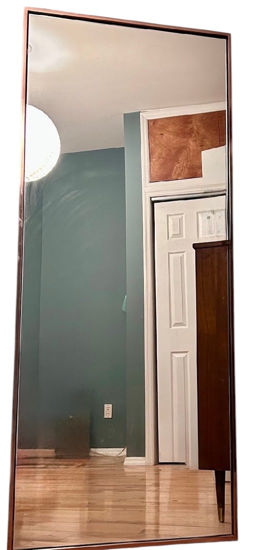 Contemporary Rose Gold Toned Full-Length Mirror: A sleek, contemporary full-length mirror featuring a rose gold-toned metal frame. The minimalist design is characteristic of modern aesthetics, making it a versatile piece for various interior