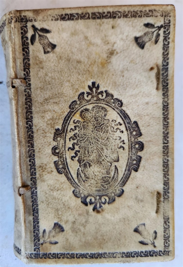 1633 AWESOME VELLUM BINDING antique PRAXIS MEDITANDI MYSTERIA Size 2.5 by 4": THE NEW TESTAMENT London: Robert Barker & assigns of John Bill; 1641 Original calf, worn, lacking ties Right margin of title page is damaged. Text begins with Mathew 8:14 Bound with: Book of Common Pr