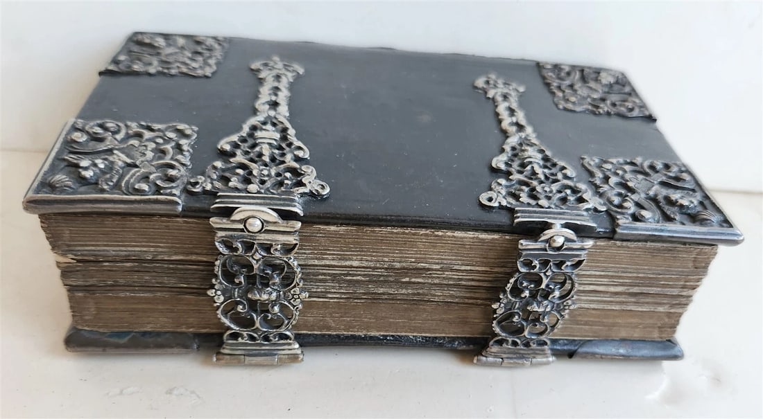 1754 GERMAN DEVOTIONAL BOOK antique BINDING w/ STUNNING SILVER FITTINGS: Hylaret,M. In quinquaginta duarum dominicarum totius anni Euangelia, quae iuxta Sanctae Rome. Ecclesiae, vsum, leguntur, Homiliae. Tomus secundus. Paris, Claude Chappelet; 1604 [8] p., 391 p., [17] pp