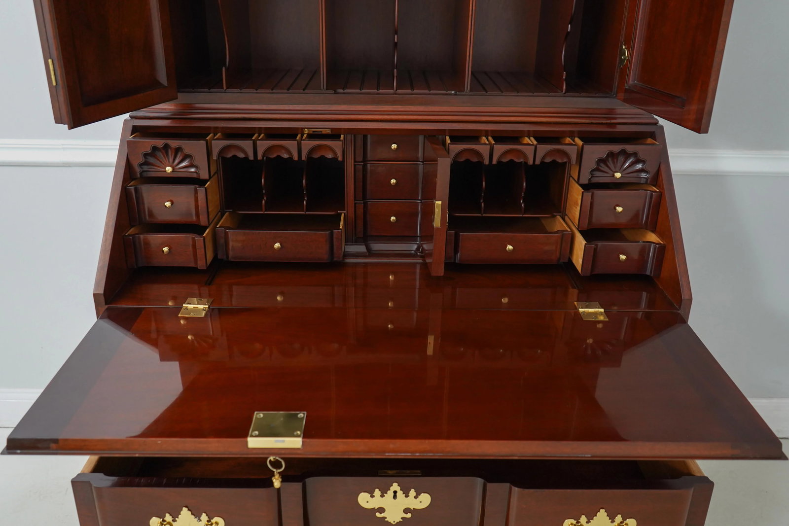 Kindel Winterthur Collection Mahogany Updyke Secretary Desk - 3