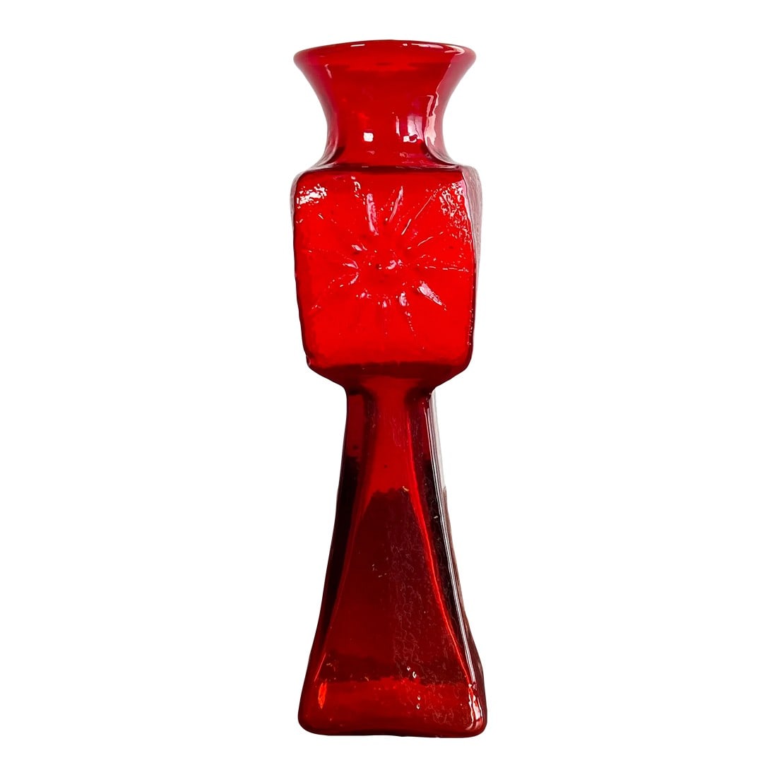 Vintage Mid Century Modern Indiana Handcraft Red Glass Sunburst Vase: Stunning vintage c.1950's red glass vase by the reknowned firm of Indiana Handcraft! Very much in the style of Blenko, Indiana made dozens of styles of super contemporary glassware pieces during the t