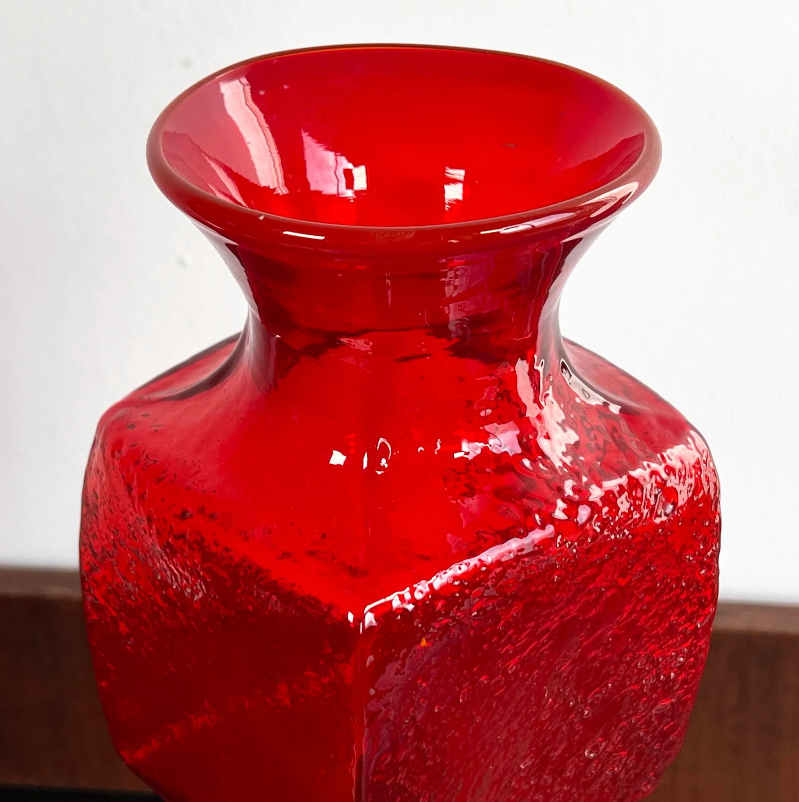 Vintage Mid Century Modern Indiana Handcraft Red Glass Sunburst Vase - 3
