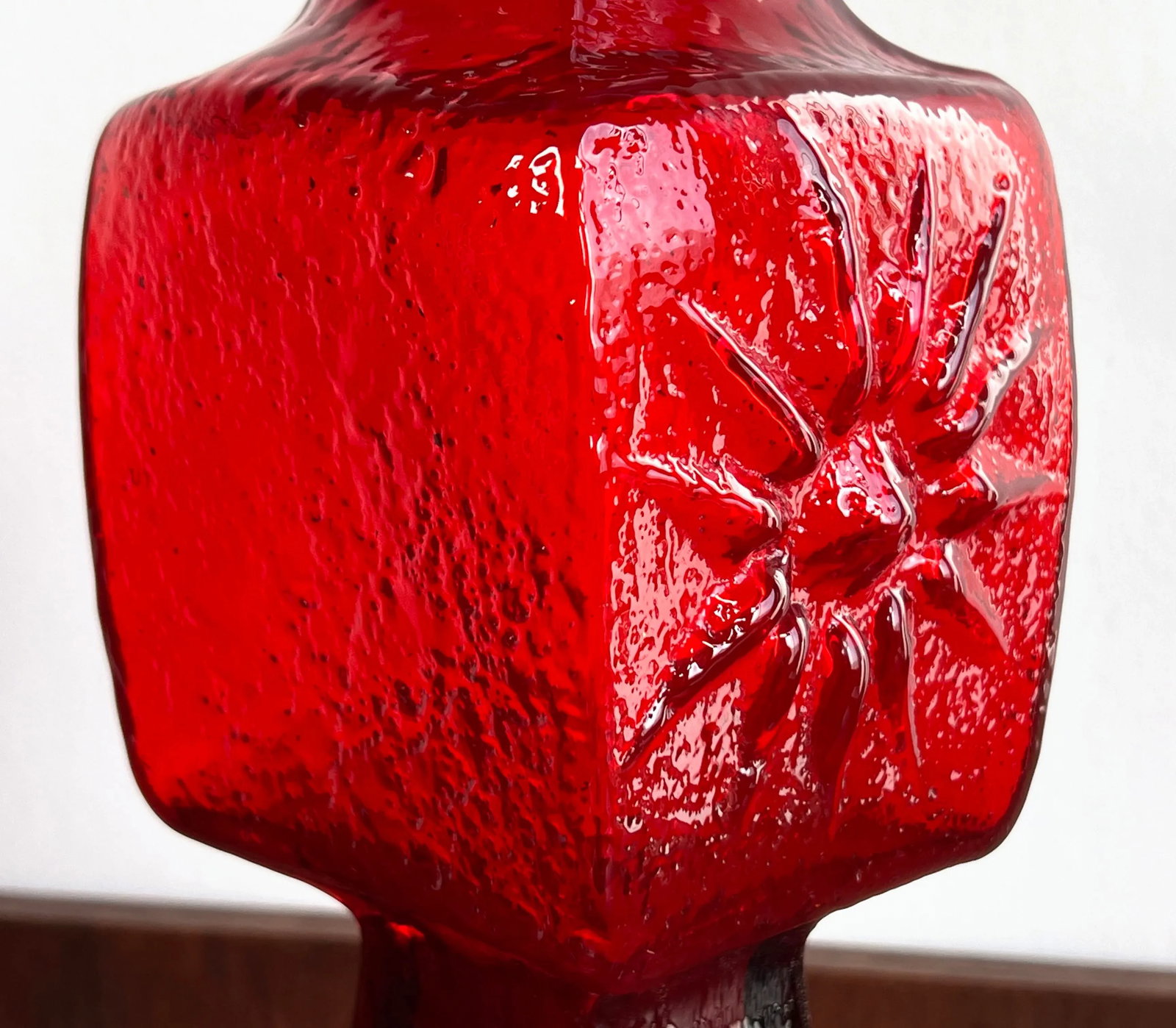 Vintage Mid Century Modern Indiana Handcraft Red Glass Sunburst Vase - 6