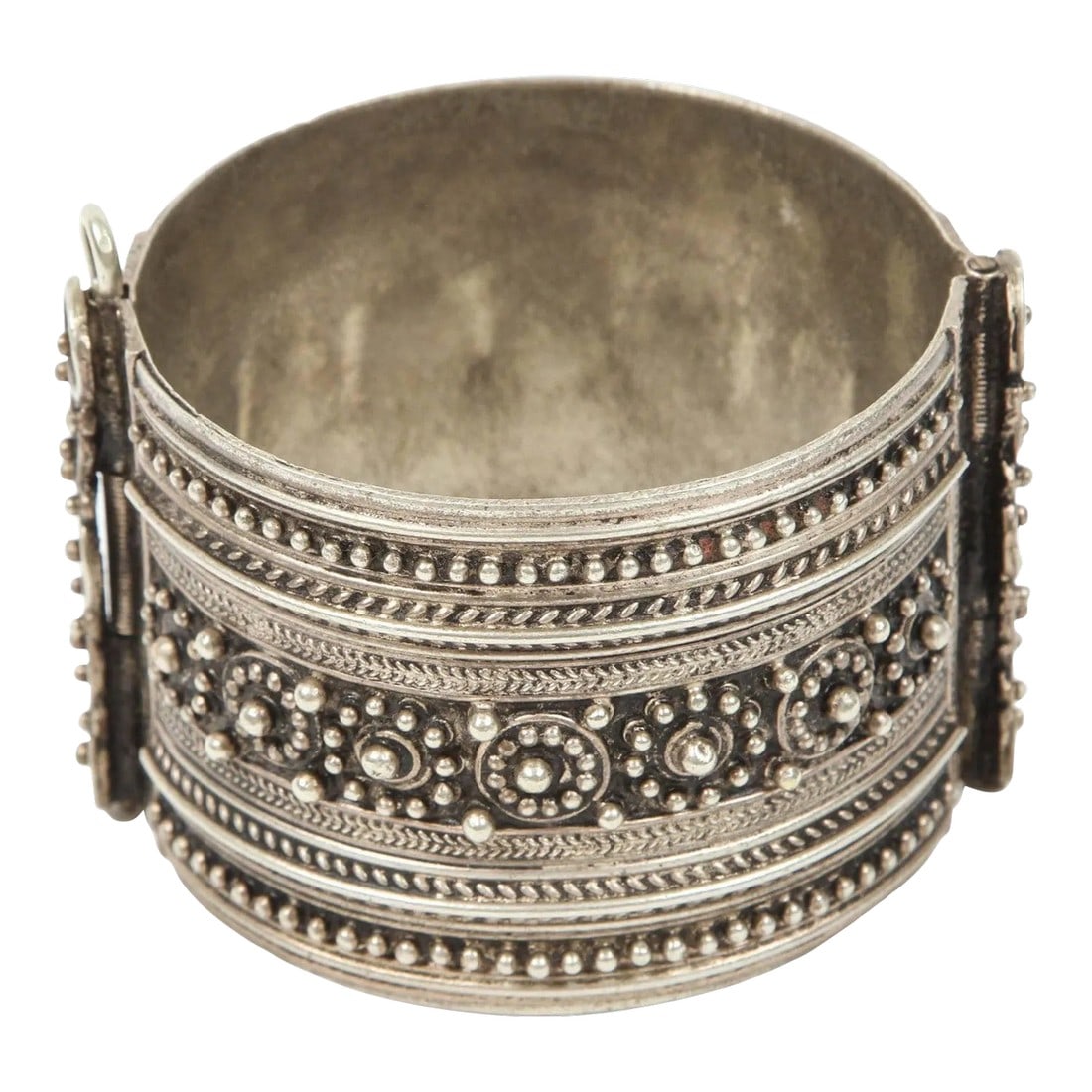 Moroccan Berber Tribal Cuff: Vintage Moroccan Berber tribal bracelet Moroccan tribal bracelet from the High Atlas of Morocco. Handcrafted by Berber women using Moroccan silver nickel. The ethnic Nomadic and Bedouin jewelry from