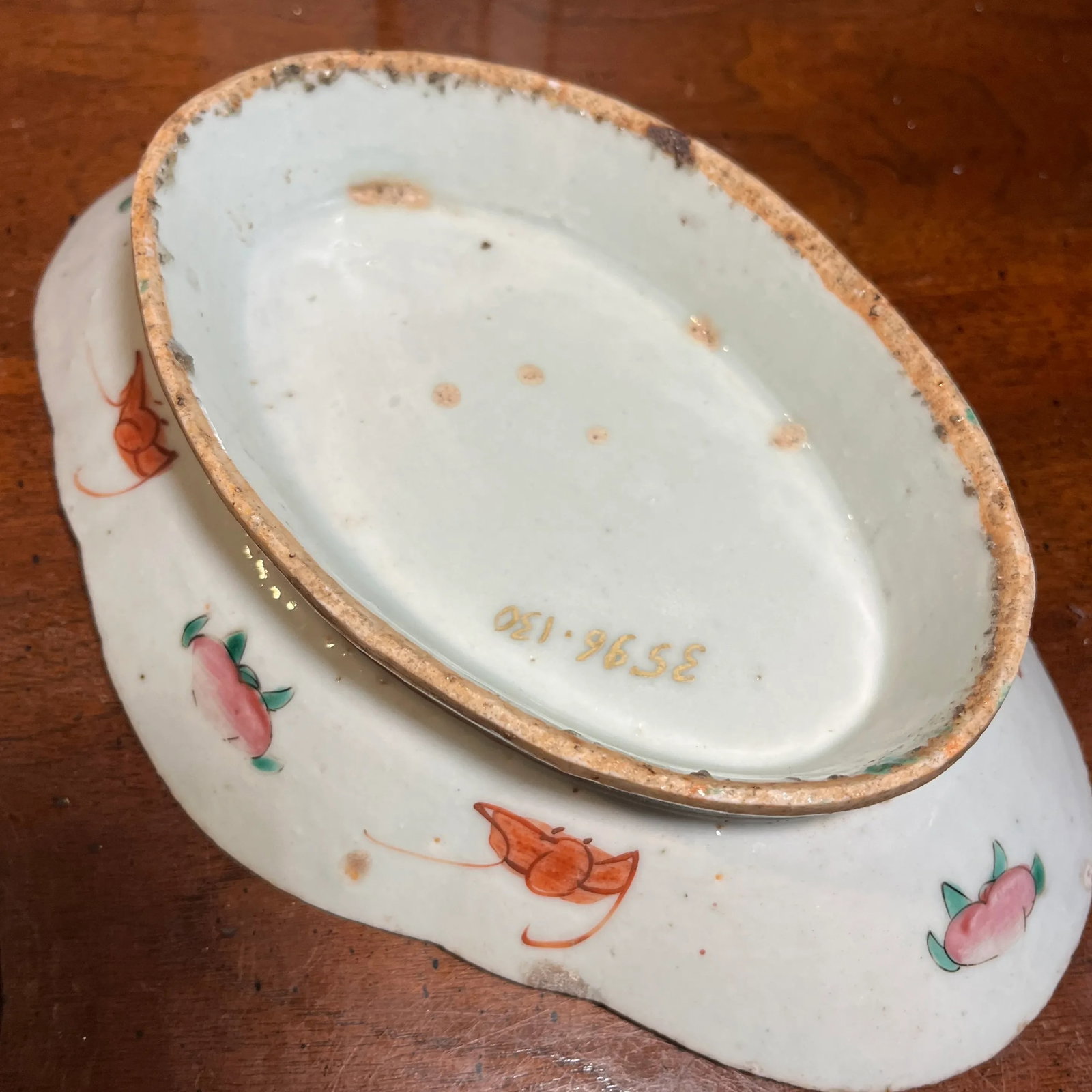 Set of 2 Chinese Famille Rose Lobed Pedestal Plates, Late 19th Century - 8
