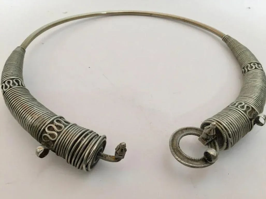 Traditional Silver Torque Necklace Chocker From Rajasthan India - 4