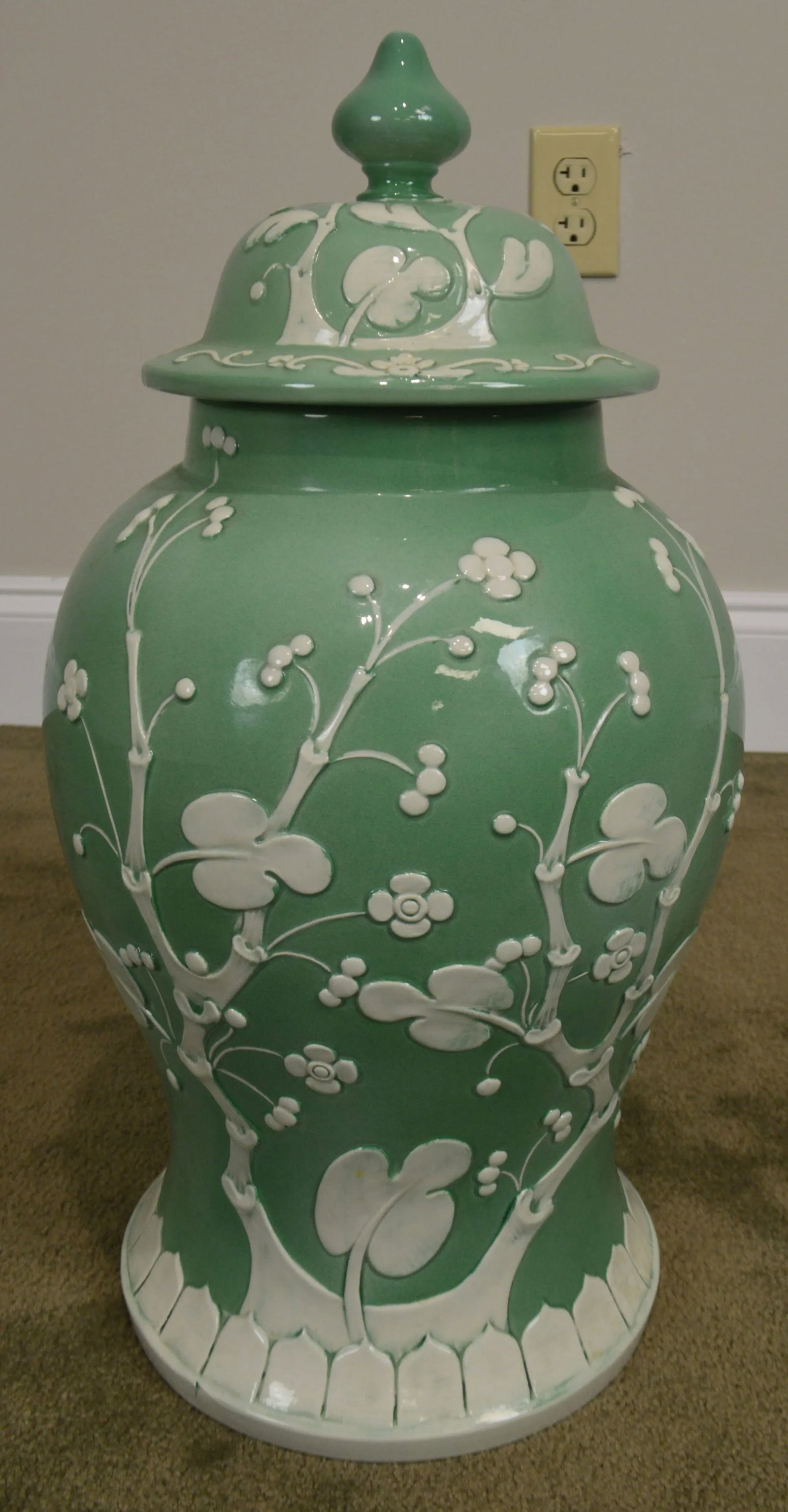 Green and White Italian PorcelaÃ¯n Pottery Lidded Canister - 10