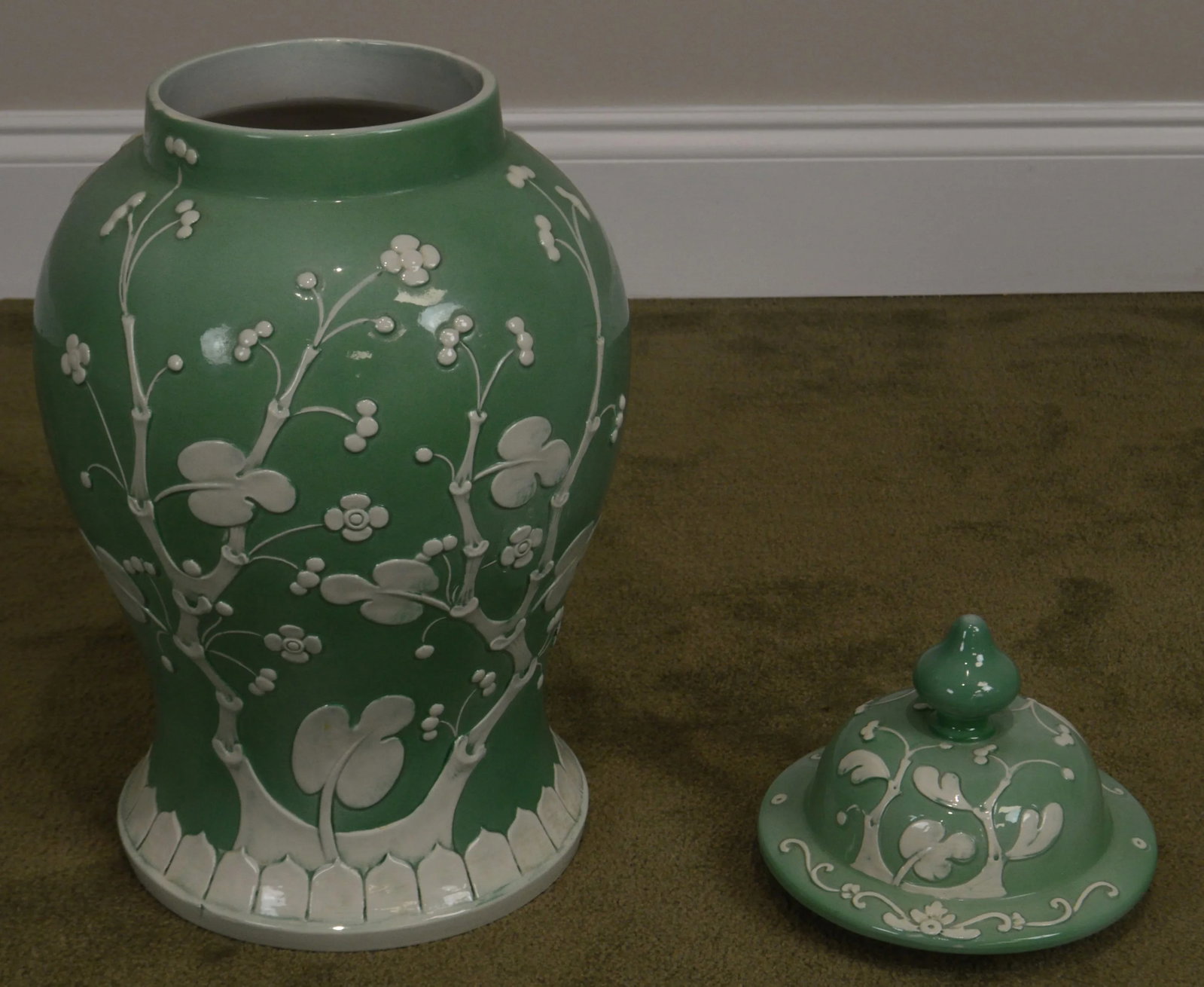 Green and White Italian PorcelaÃ¯n Pottery Lidded Canister - 11