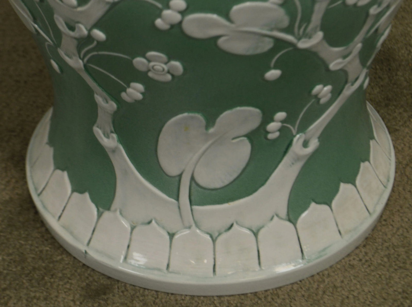 Green and White Italian PorcelaÃ¯n Pottery Lidded Canister - 9