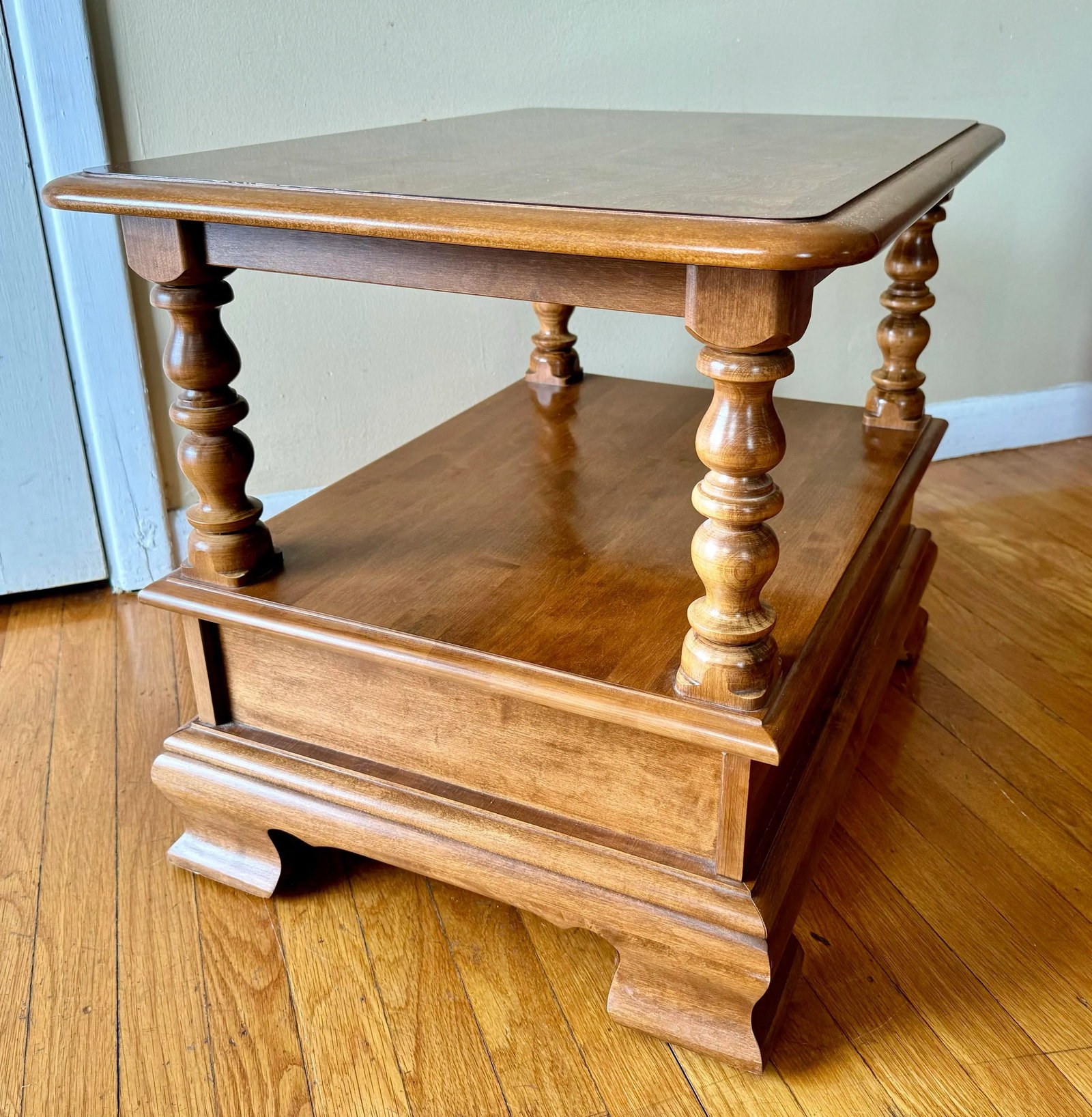 20th Century Traditional Ethan Allen Heirloom Nutmeg Maple Accent End Table - 10