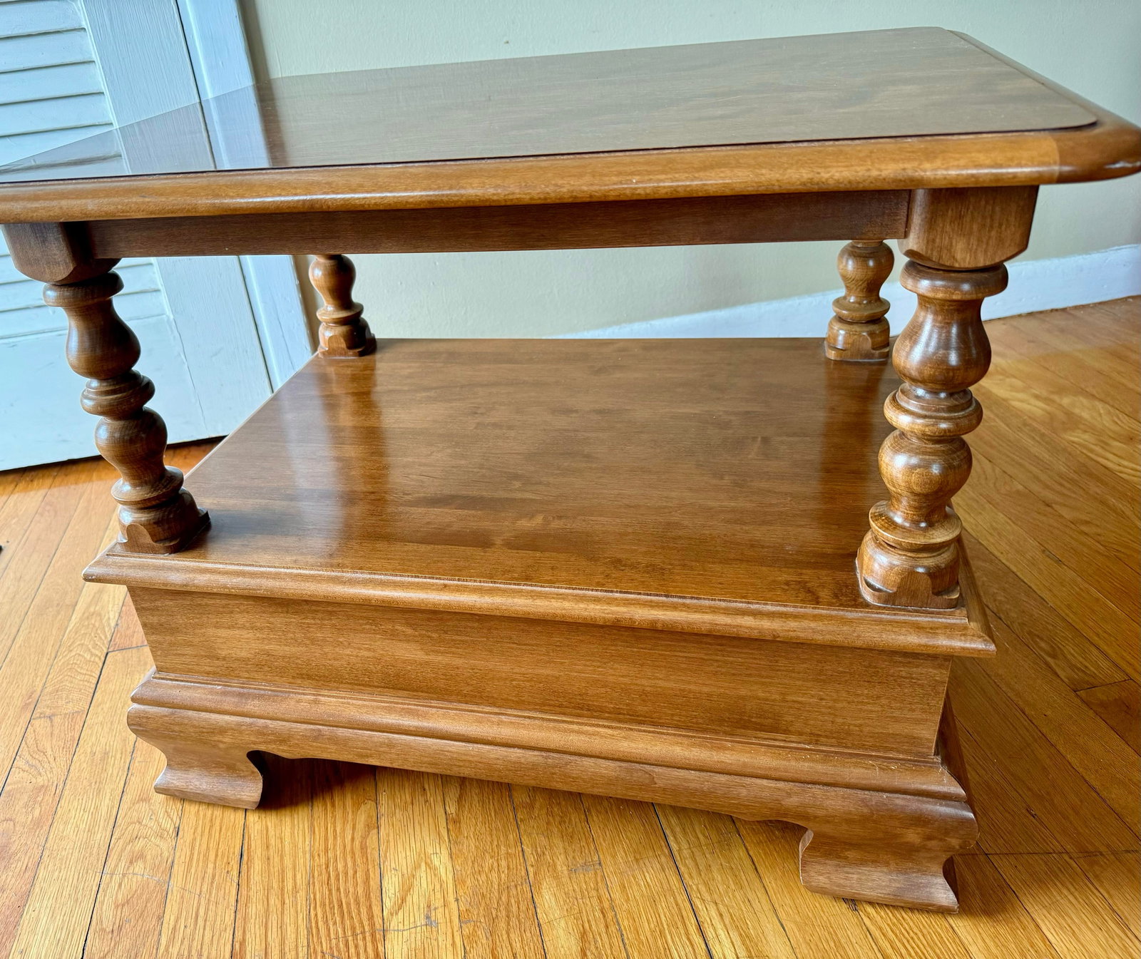 20th Century Traditional Ethan Allen Heirloom Nutmeg Maple Accent End Table - 11