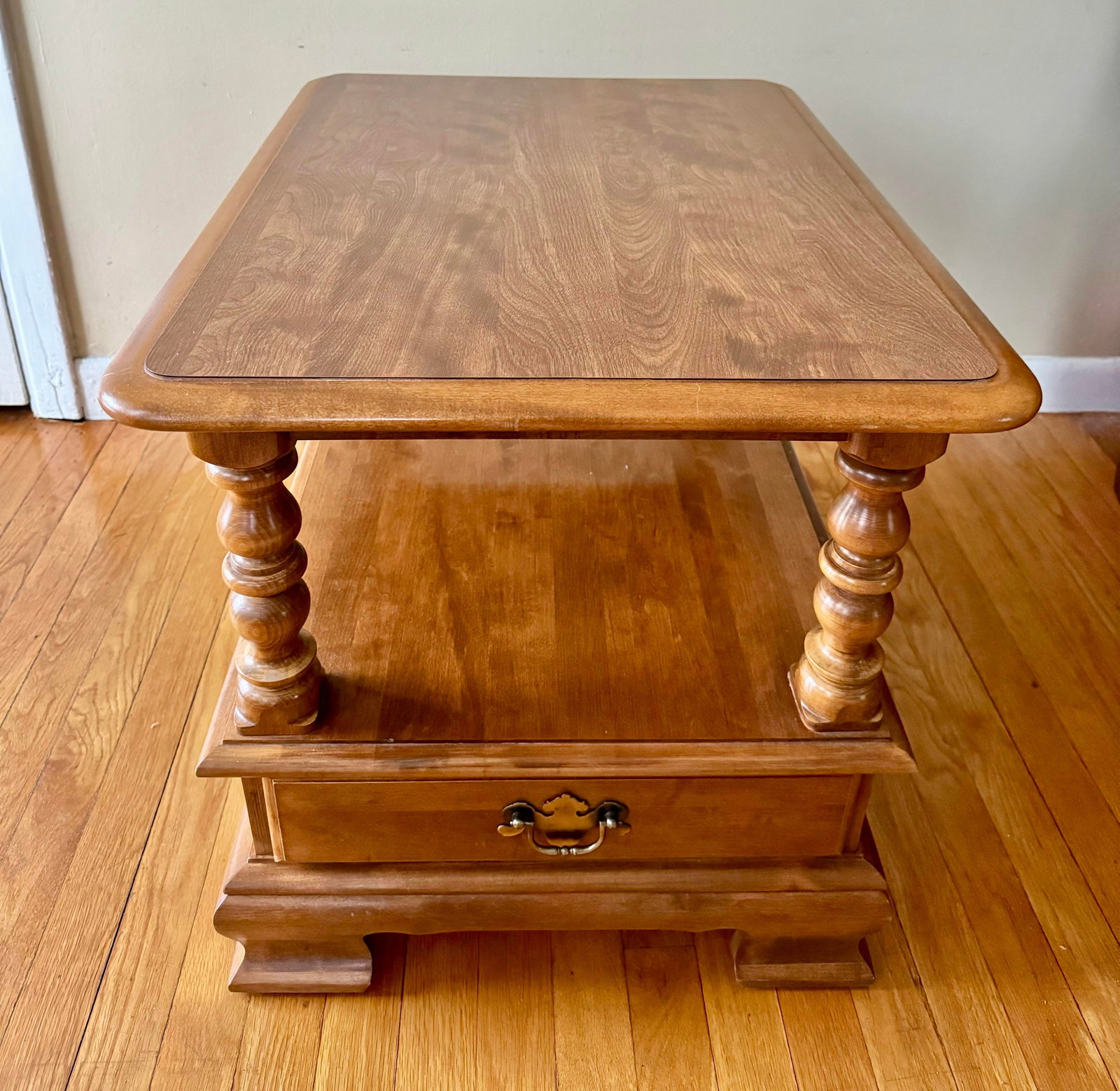 20th Century Traditional Ethan Allen Heirloom Nutmeg Maple Accent End Table - 2