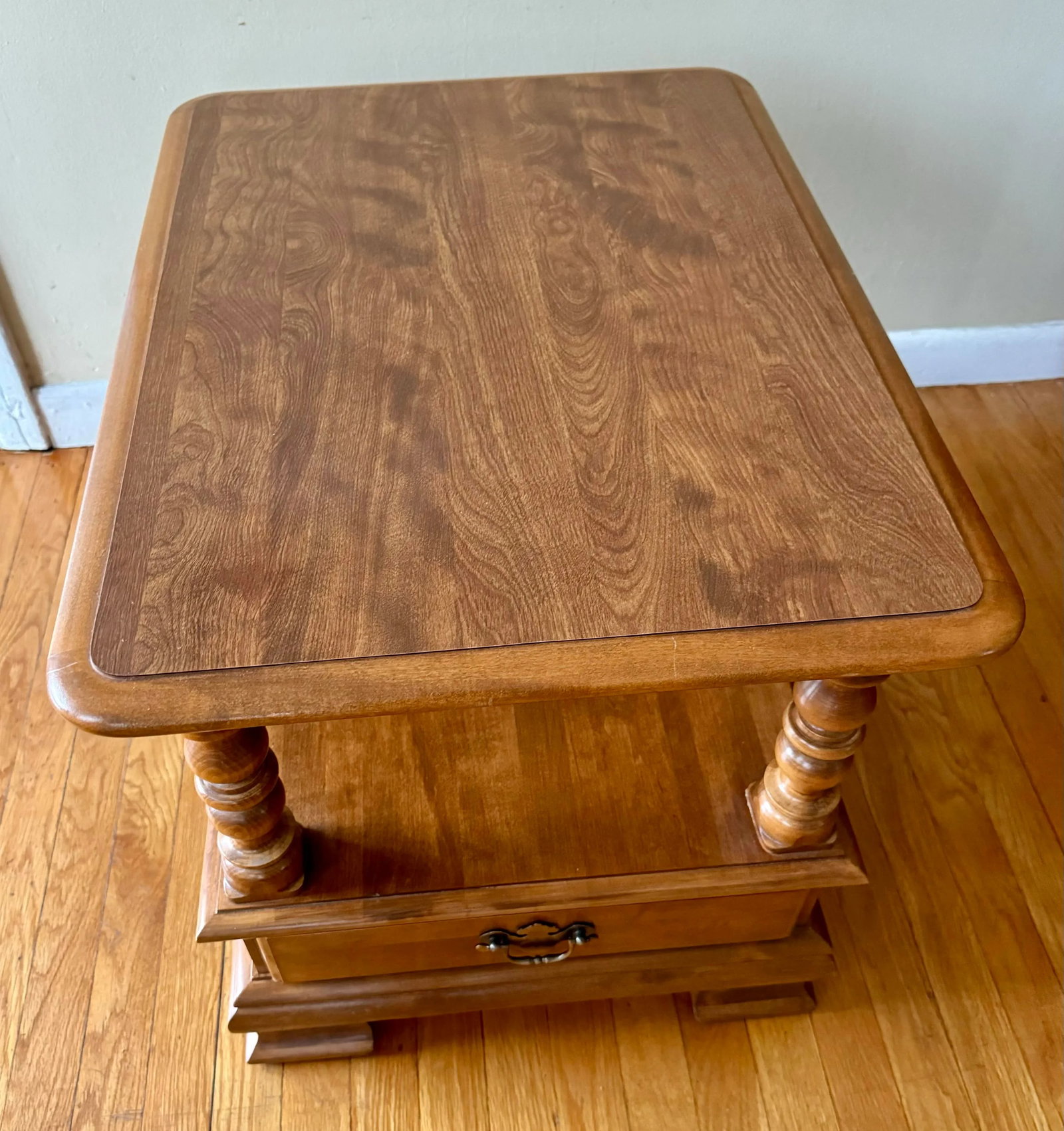 20th Century Traditional Ethan Allen Heirloom Nutmeg Maple Accent End Table - 4