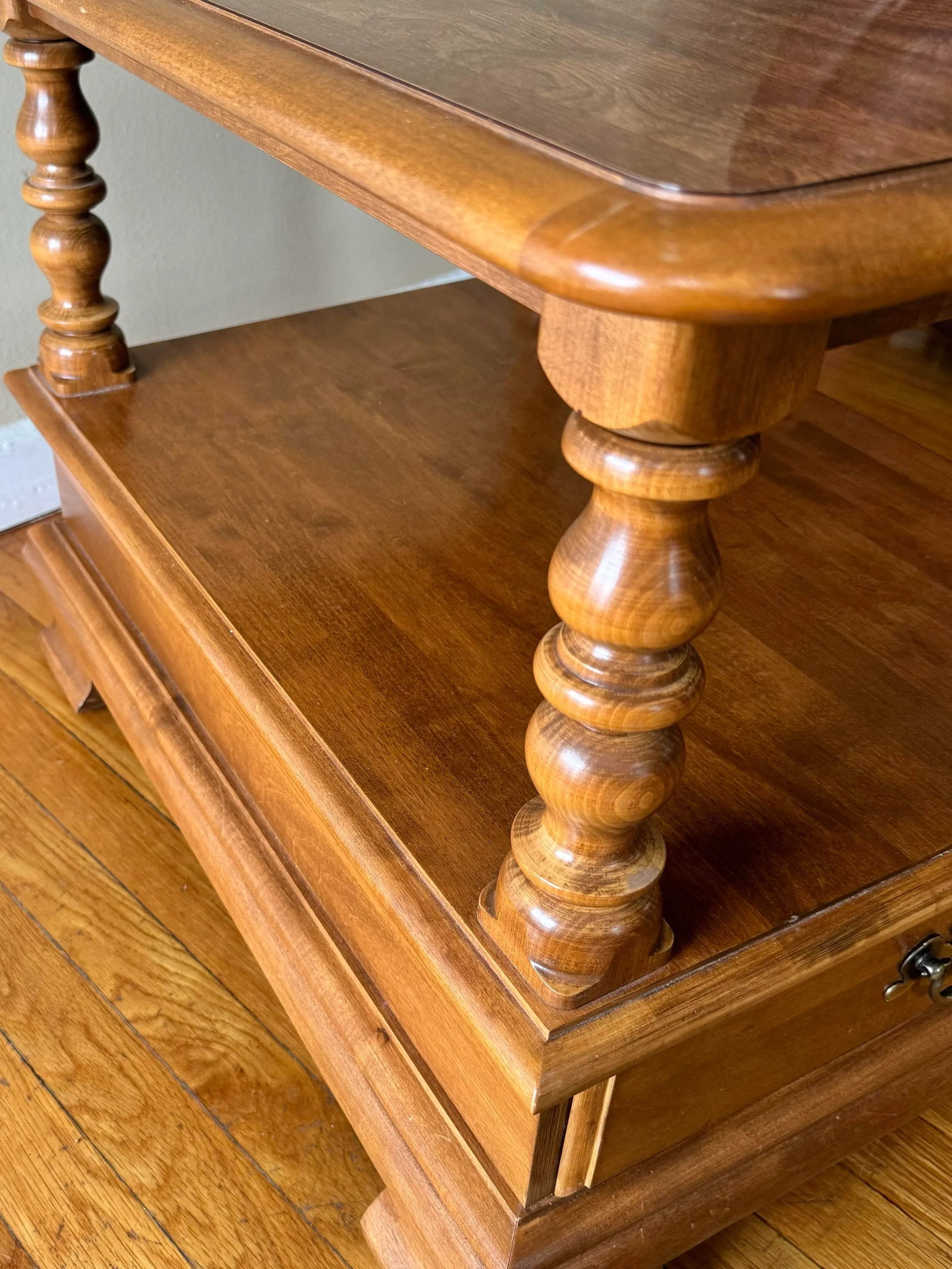 20th Century Traditional Ethan Allen Heirloom Nutmeg Maple Accent End Table - 7