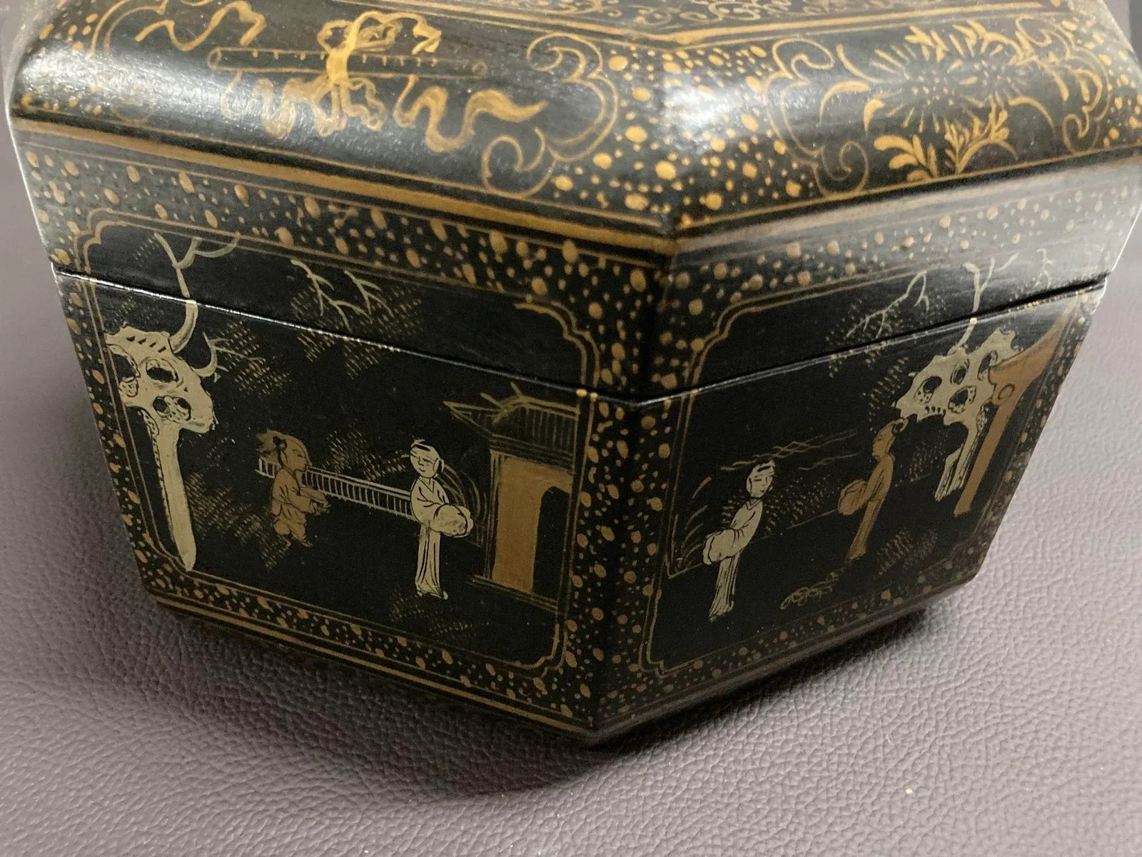 Large Chinese Tea Box Black Lacquered Gilt Hand Painted Octagonal Box 1940s - 10
