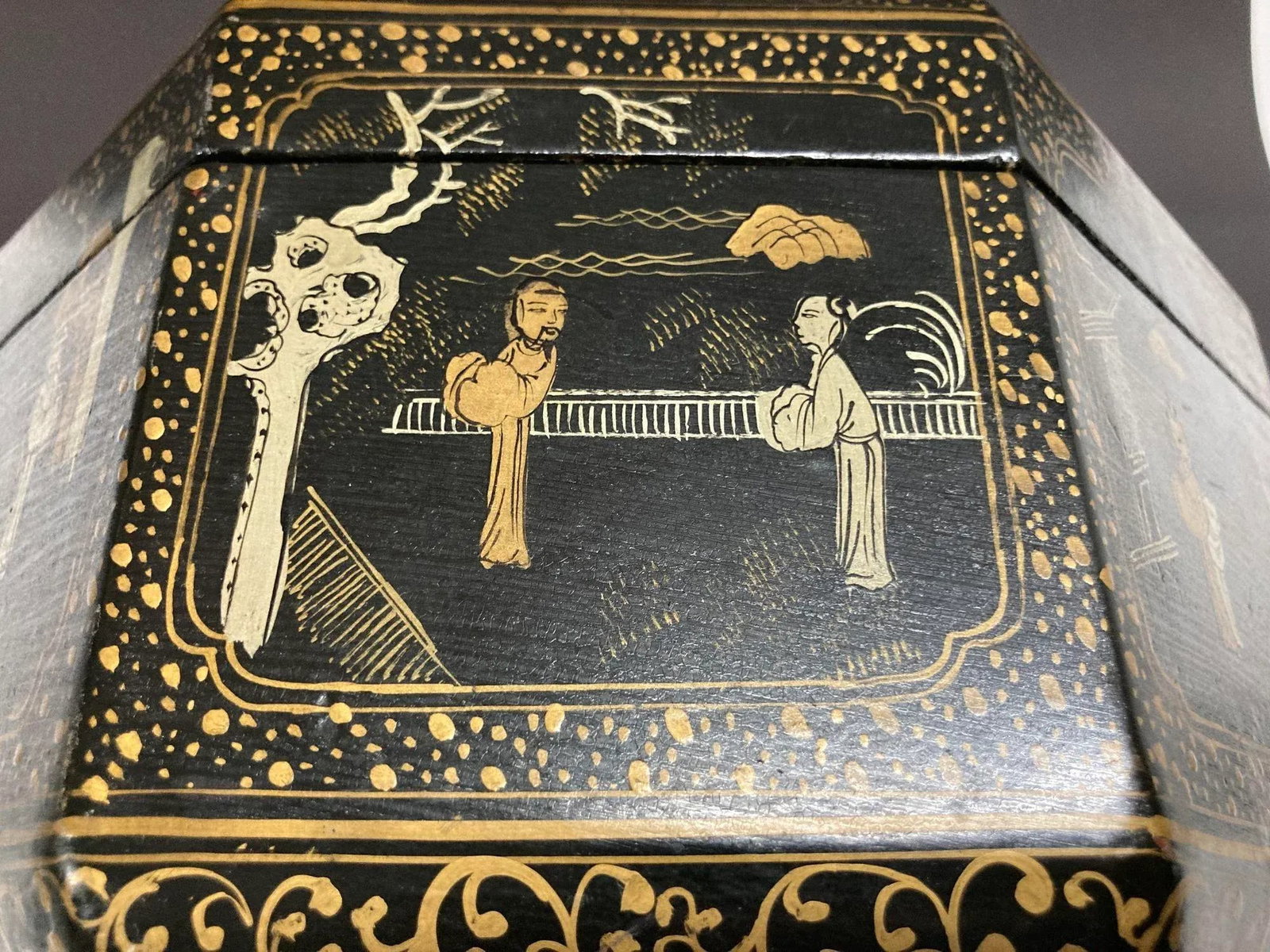 Large Chinese Tea Box Black Lacquered Gilt Hand Painted Octagonal Box 1940s - 7