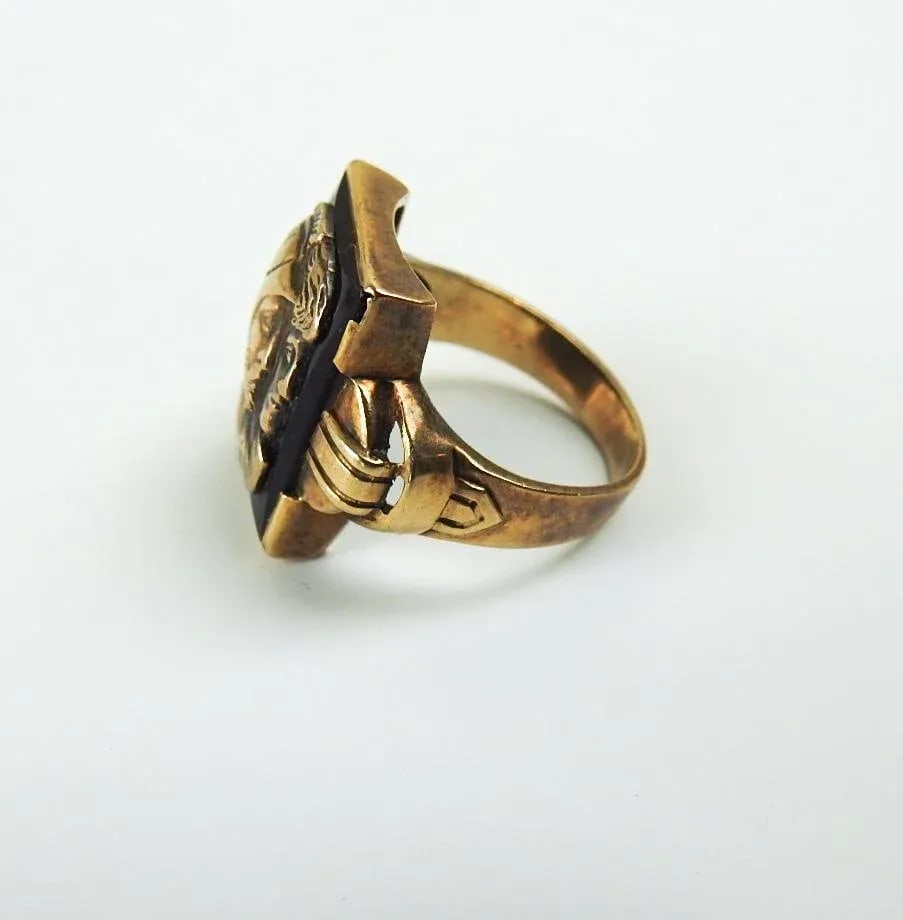 Early 20th Century 10k Gold Onyx Profile Ring - 2