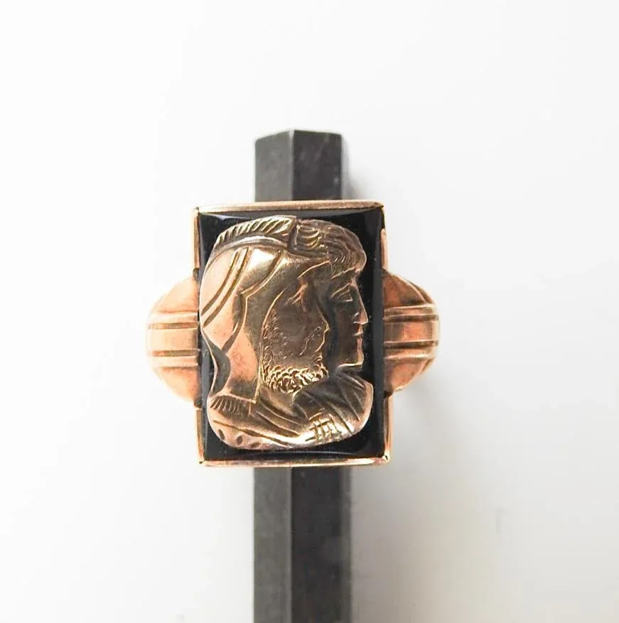 Early 20th Century 10k Gold Onyx Profile Ring - 3