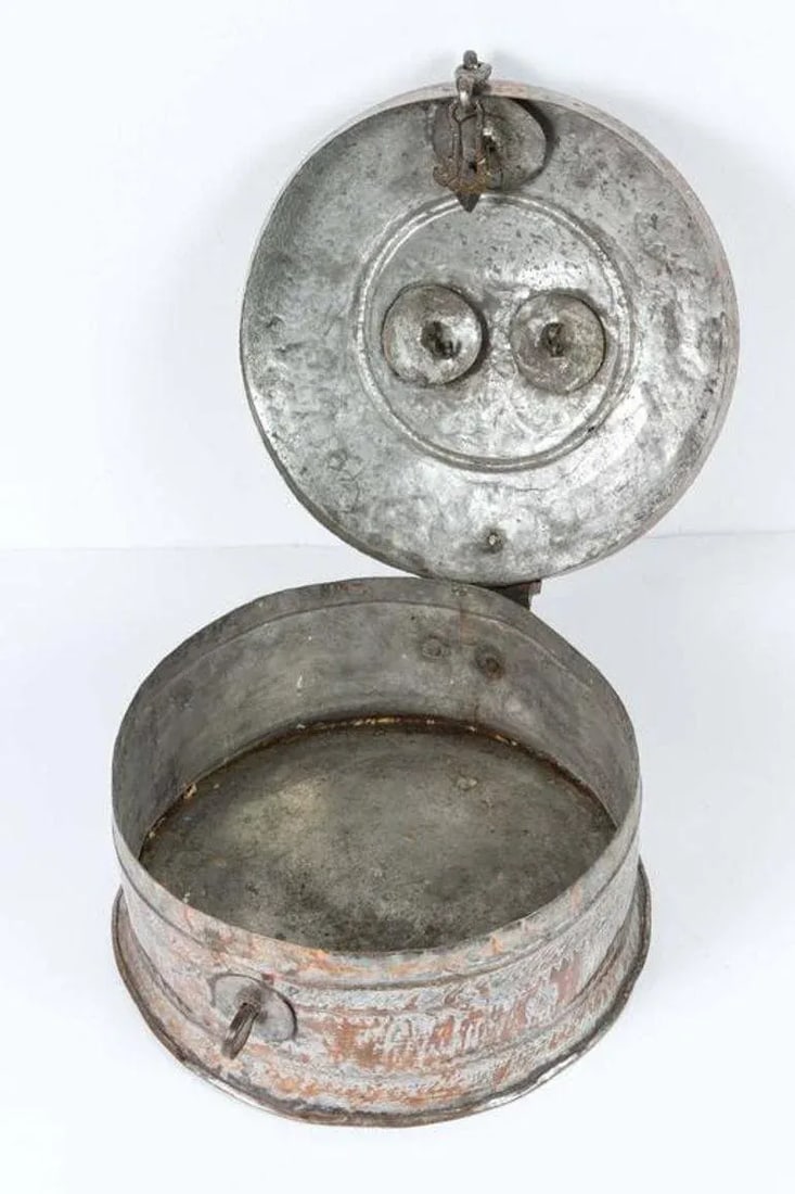 Antique South Asian Round Copper Bronze Box With Lid From India 19th C. - 4