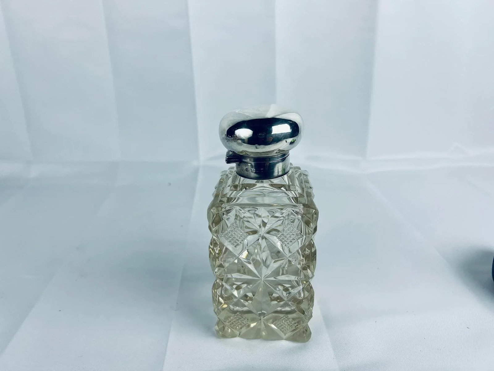 English Sterling Silver & Cut Glass Vanity Jar, Early 20th Century - 3