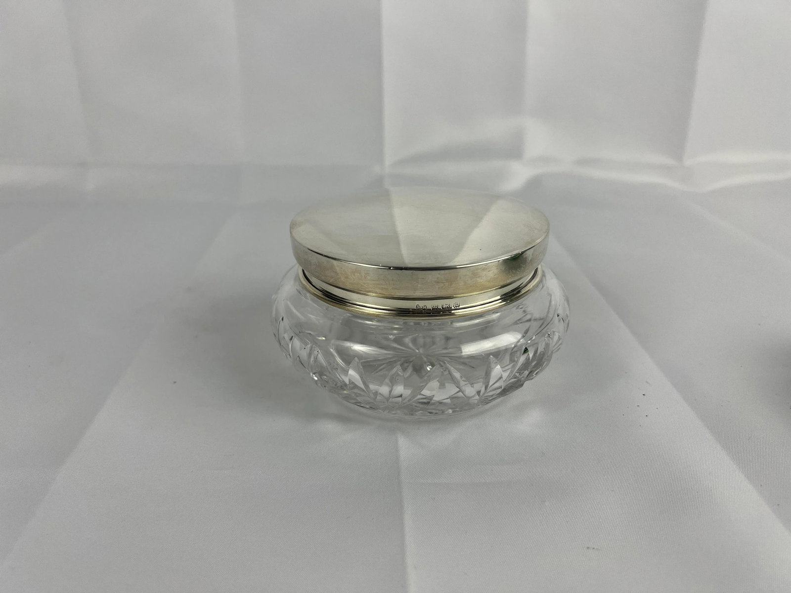 Synyer & Beddoes Sterling Silver & Cut Glass Vanity Jar Circa 1918 - 4