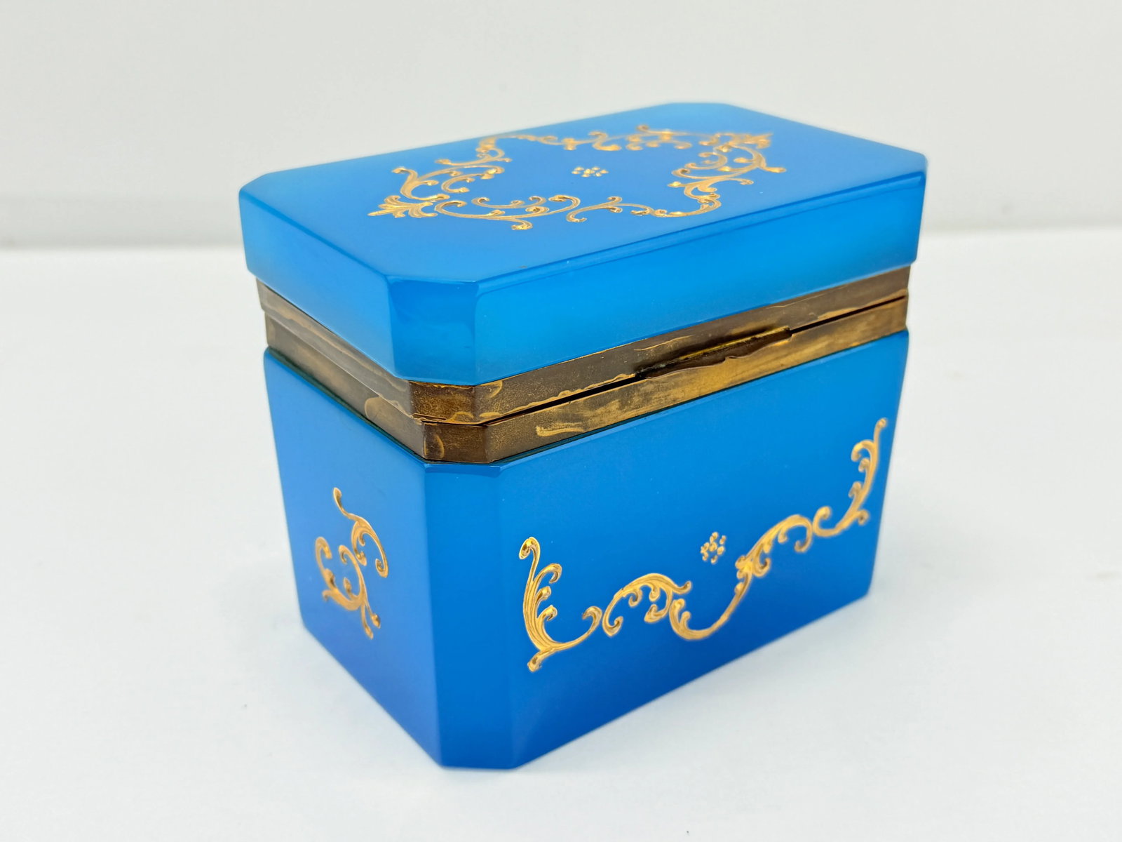 19th Century, Bohemian Barfatan or French Blue Opaline & Gilt Enameled Glass Box - 3