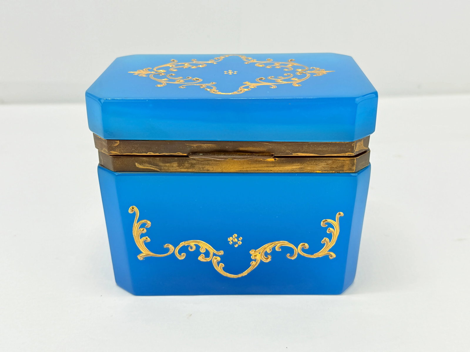 19th Century, Bohemian Barfatan or French Blue Opaline & Gilt Enameled Glass Box - 5