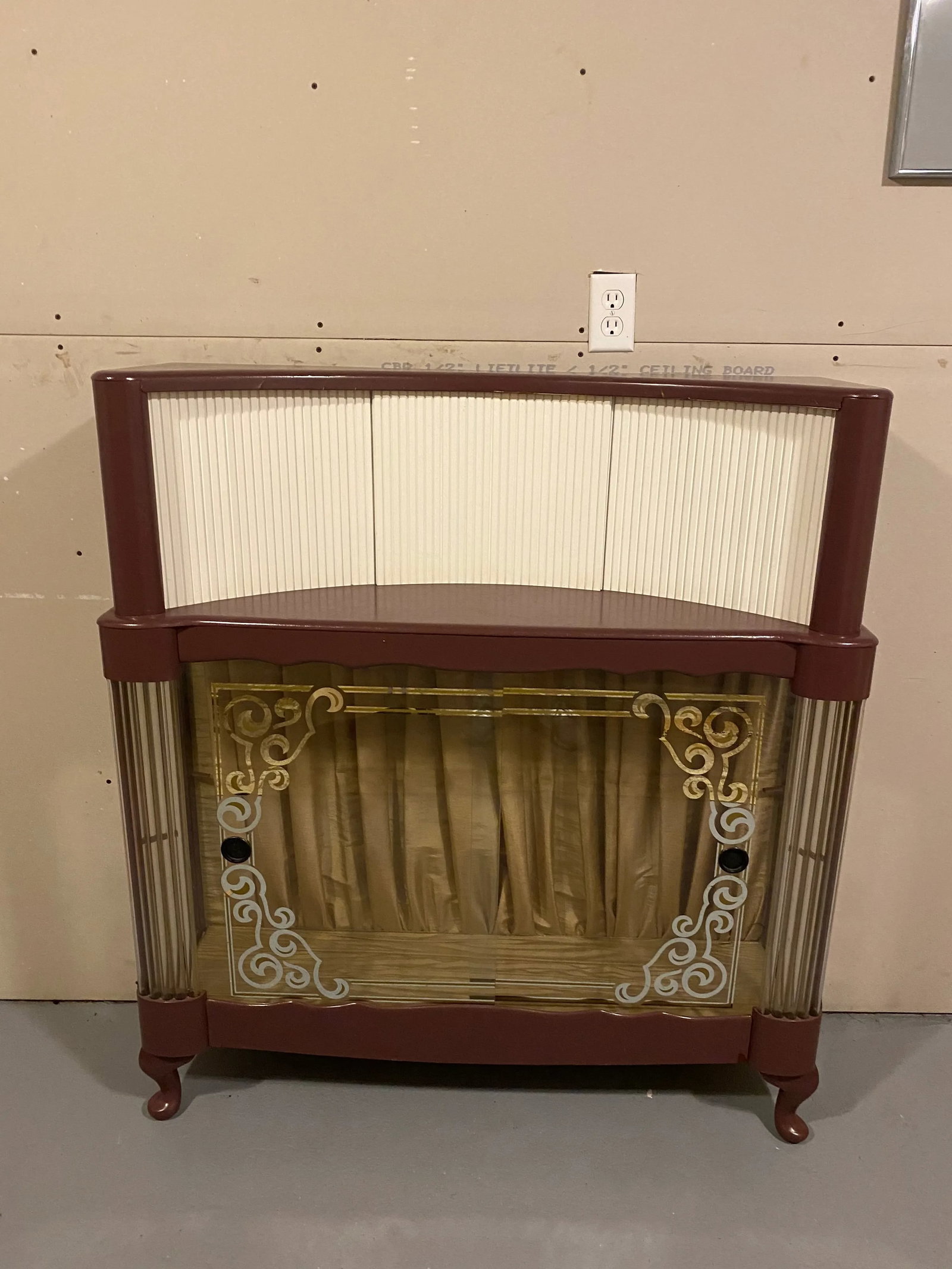 1920s Vintage Barber Shop Cabinet Bar - 2