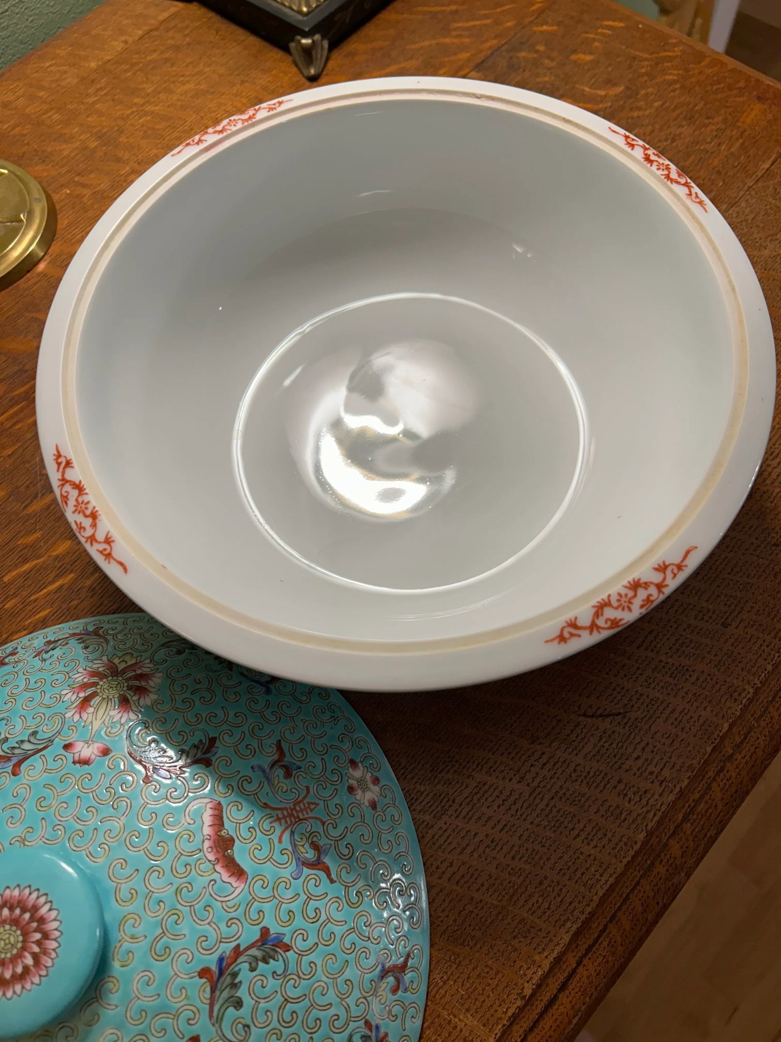 Mid to Late 20th Century Chinoiserie Famille Rose Mun Shou Porcelain Dinnerware Serving Set of 18 Pi - 11