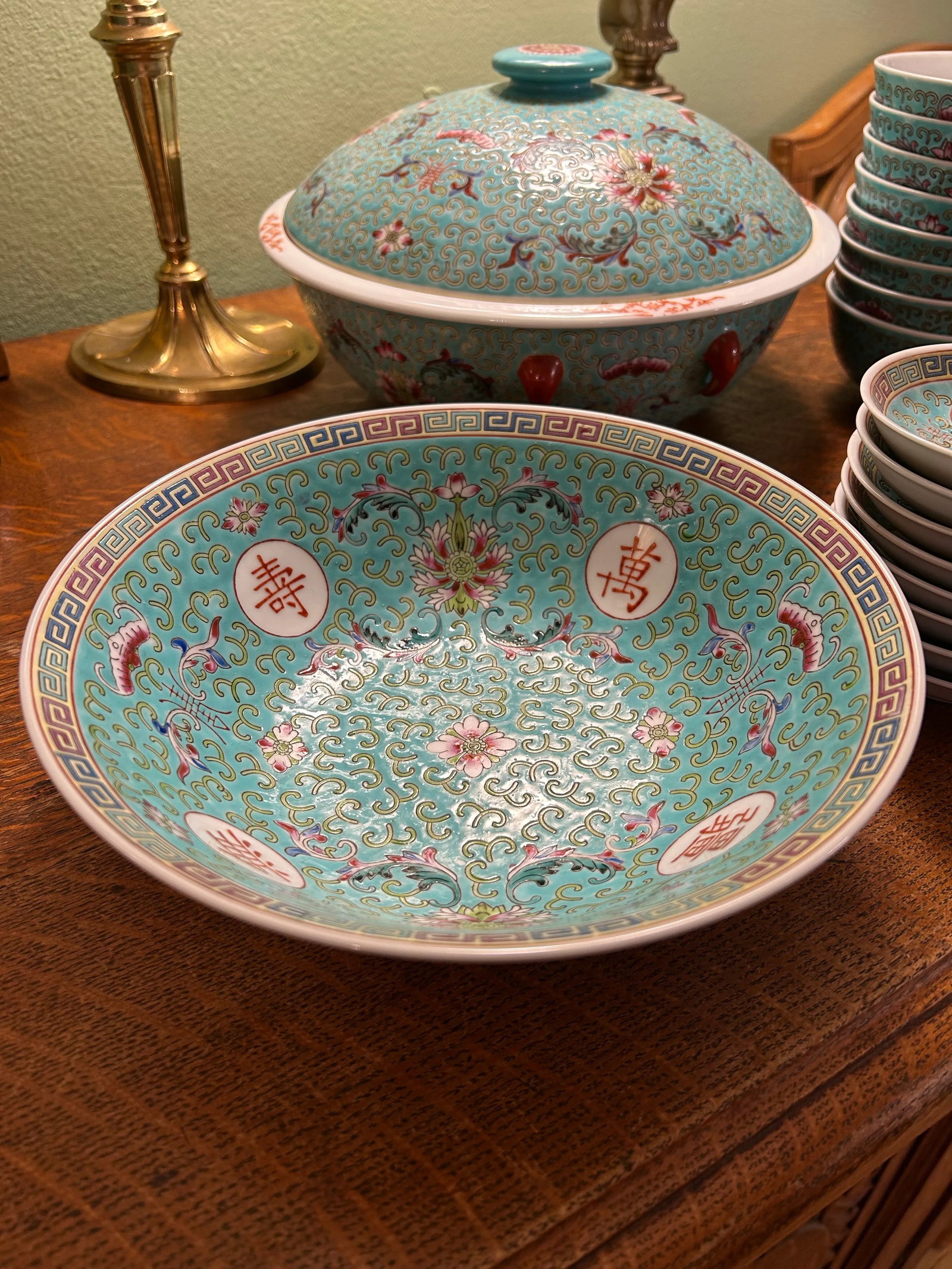Mid to Late 20th Century Chinoiserie Famille Rose Mun Shou Porcelain Dinnerware Serving Set of 18 Pi - 2