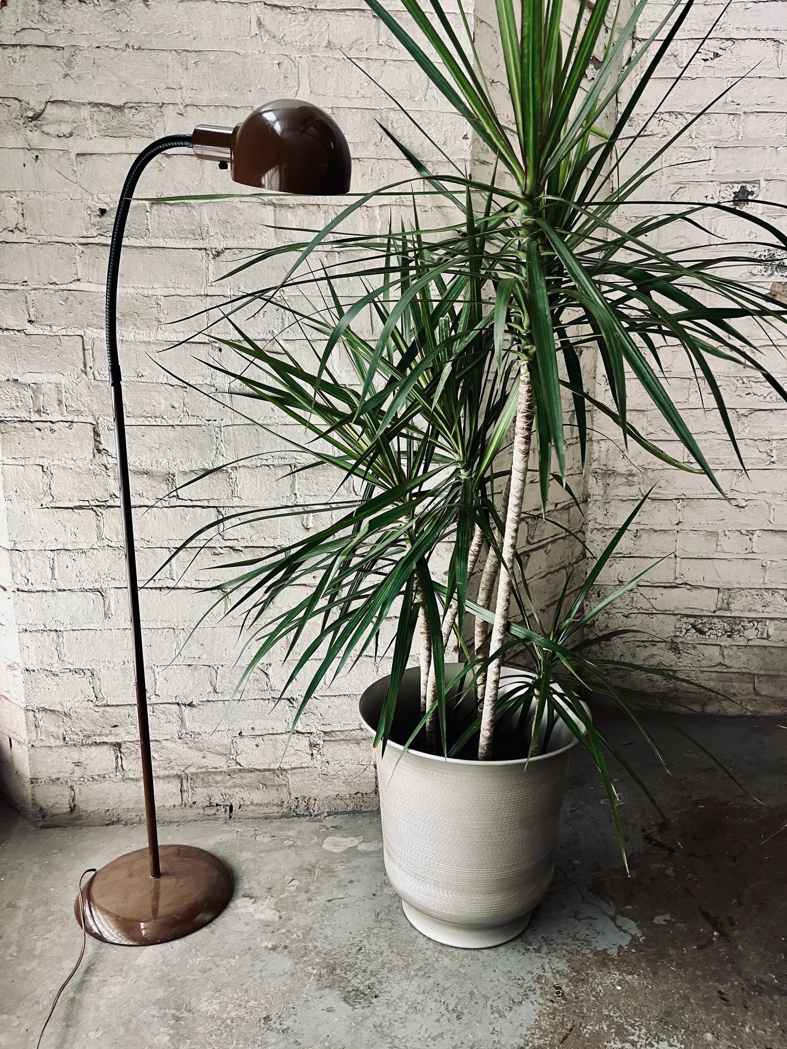 1970s Brown Gooseneck Floor Lamp by Underwriters Laboratories - 2