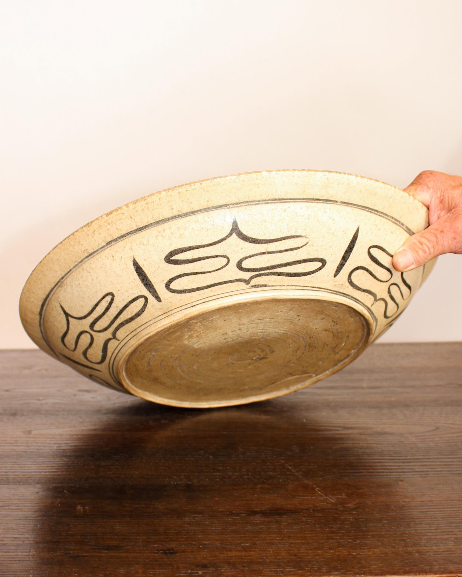 15th Century Northern Thailand Wang Kalong Kiln Ceramic Bowl With Iron Glaze - 4